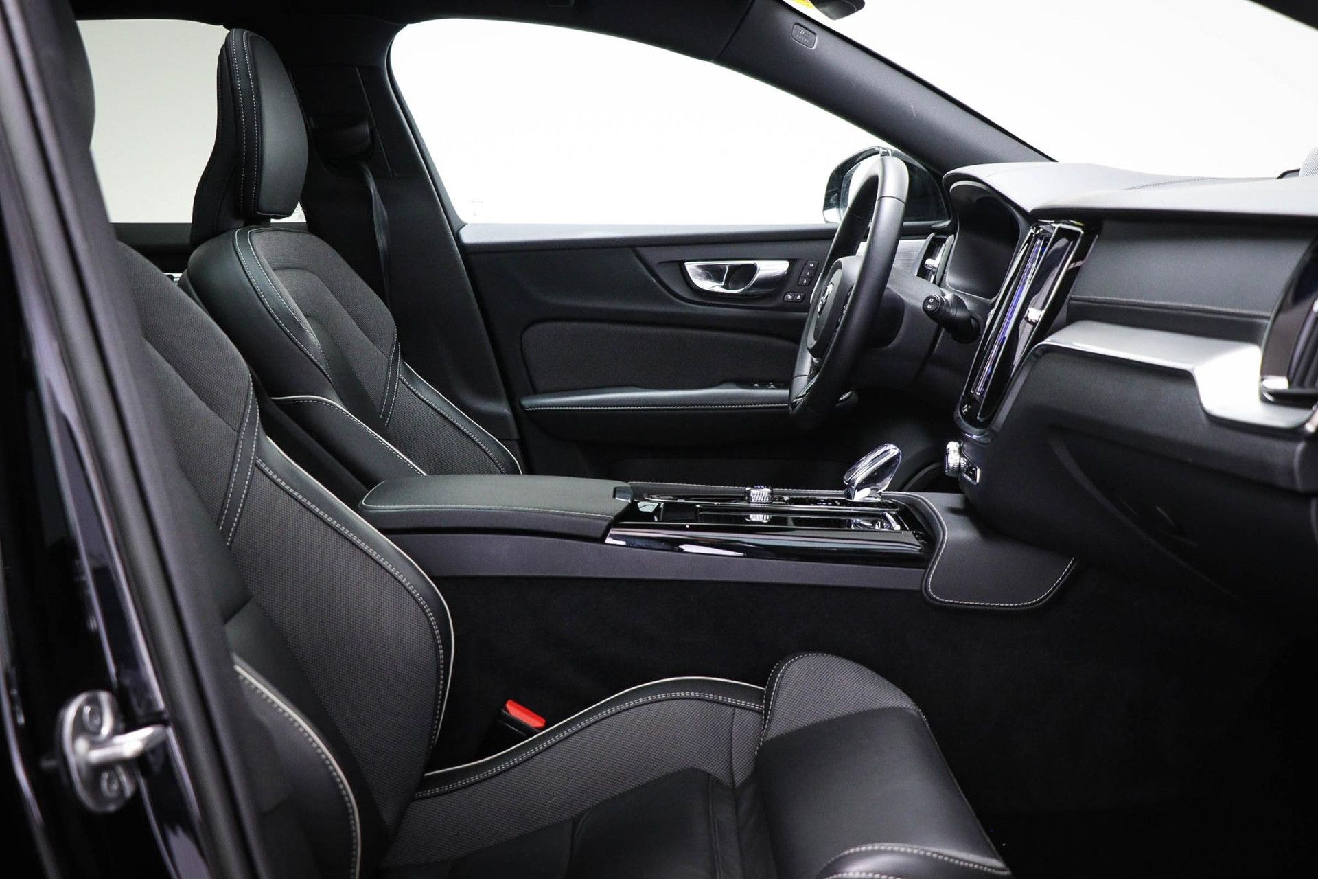 Volvo V60 met kenteken S-069-KP – dashboard