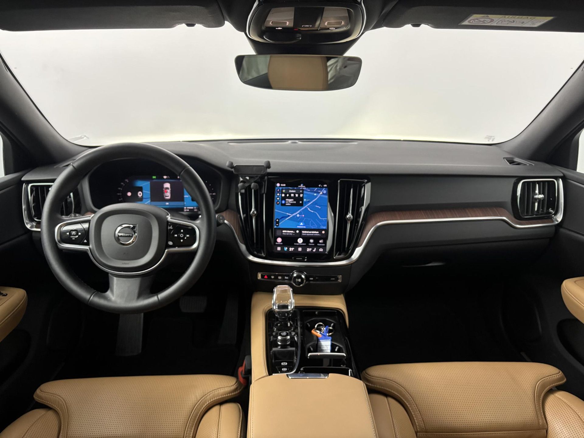 Volvo V60 met kenteken S-151-RZ – interieur