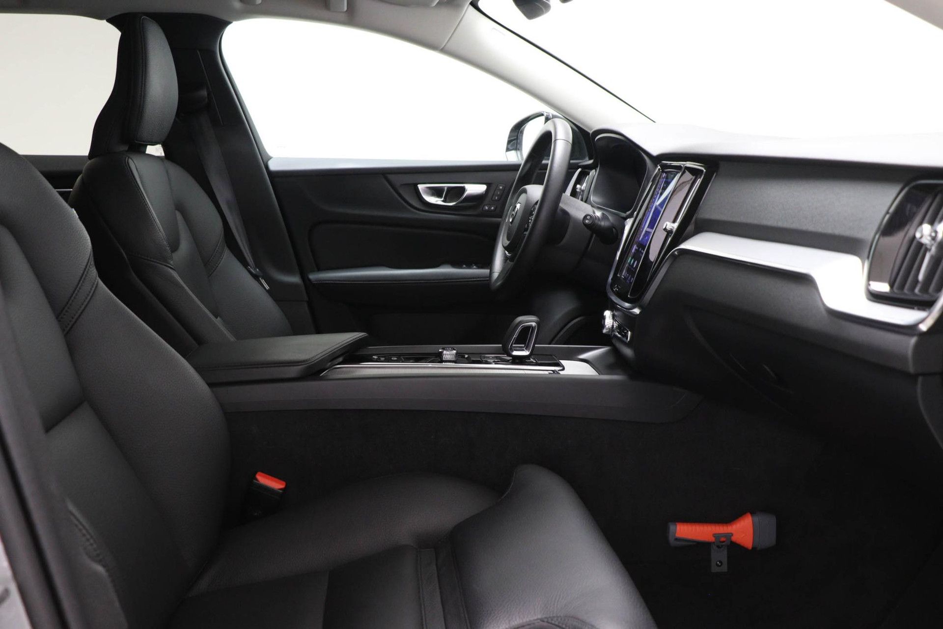 Volvo V60 met kenteken Z-109-NB – interieur