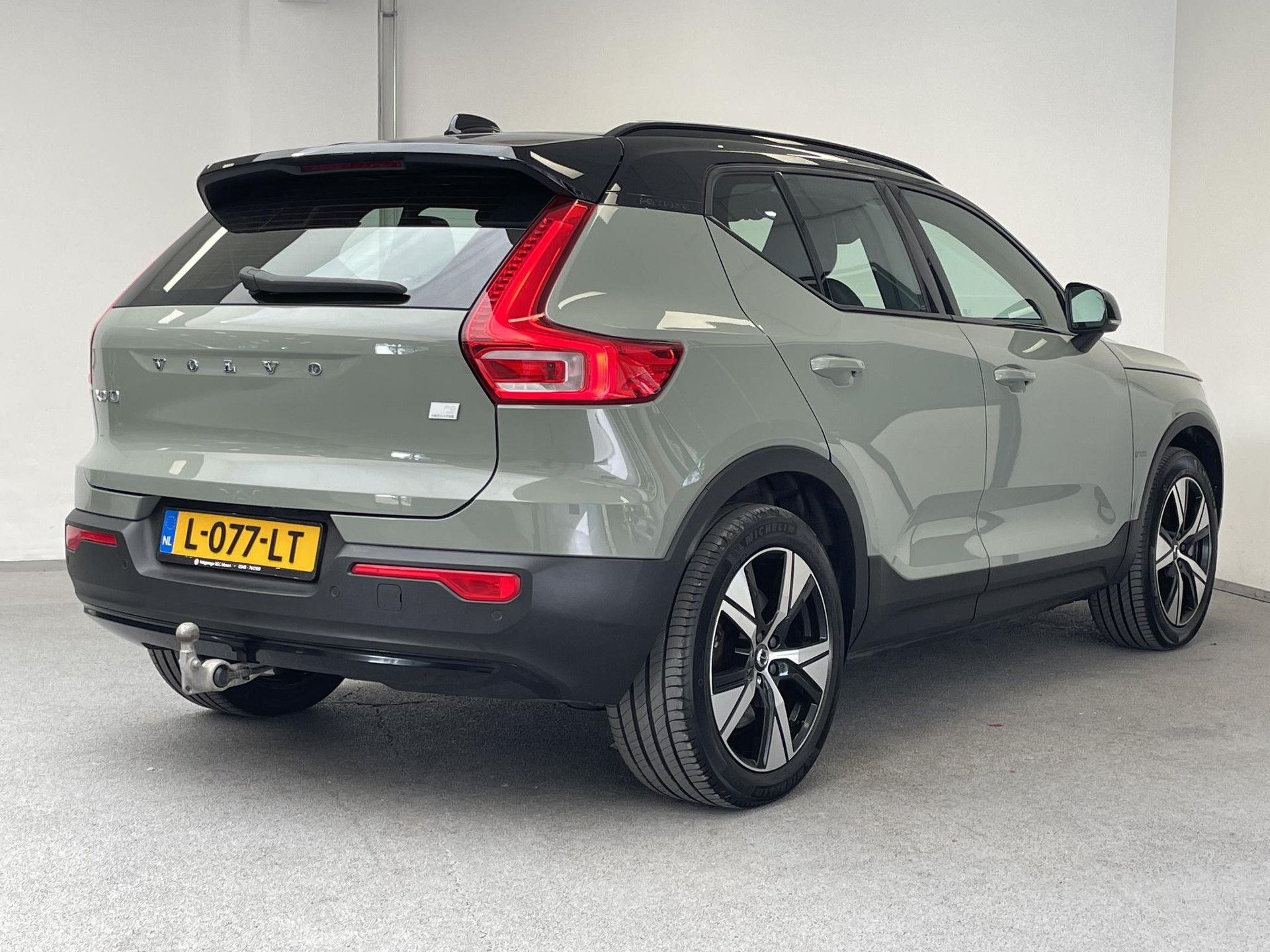Volvo XC40 met kenteken L-077-LT – achteraanzicht