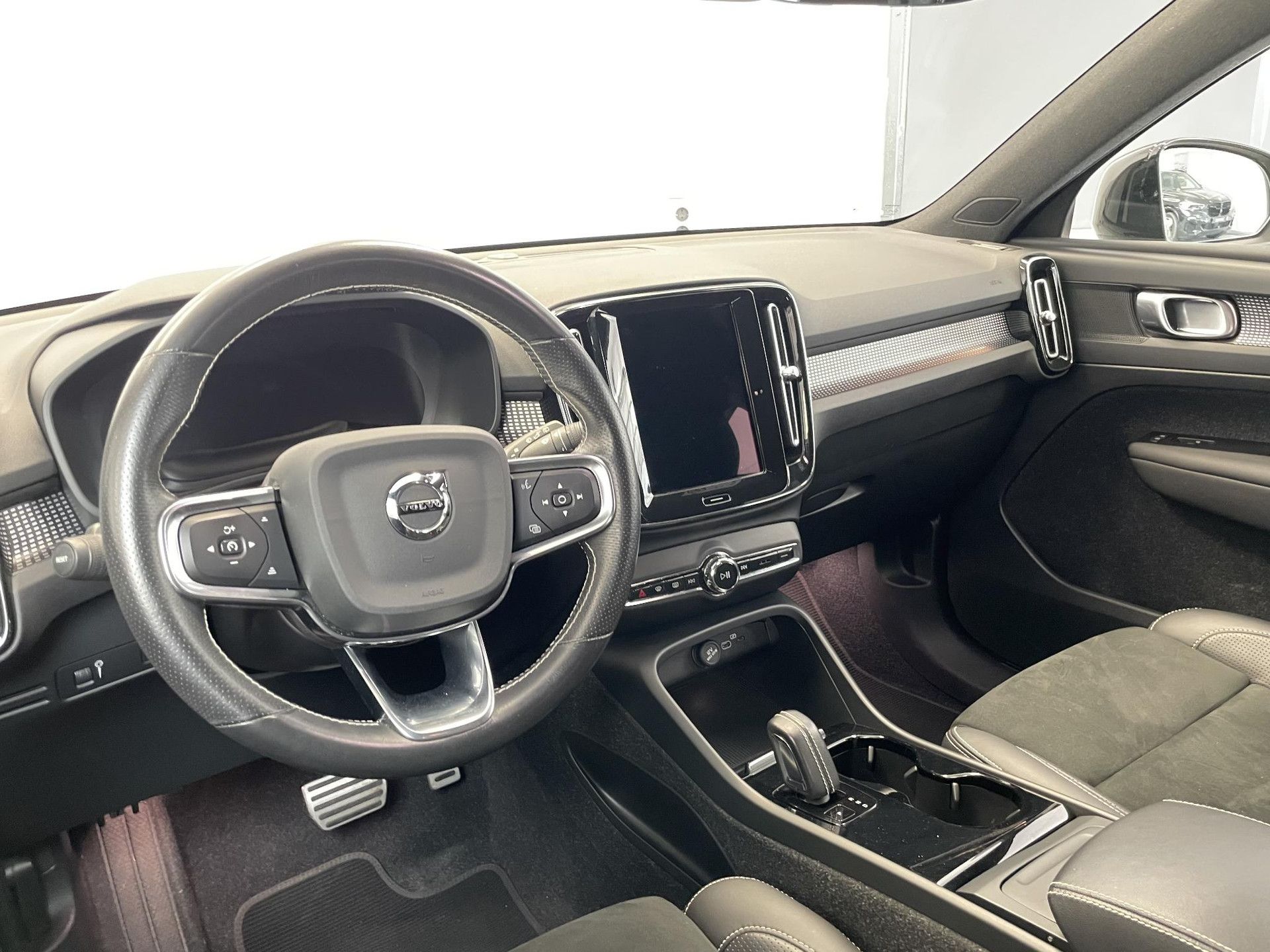Volvo XC40 met kenteken L-077-LT – interieur