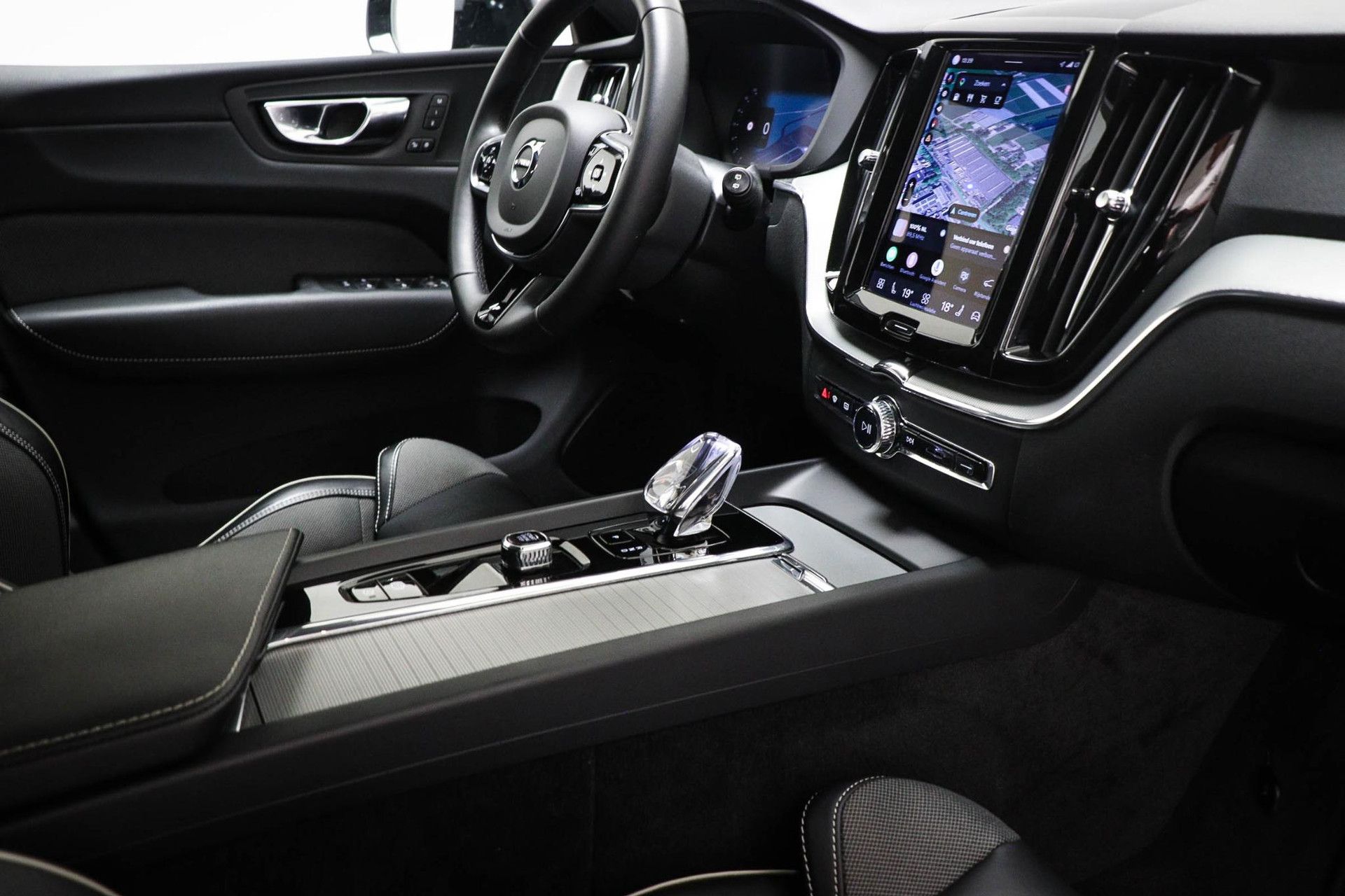 Volvo XC60 met kenteken T-642-LF – interieur
