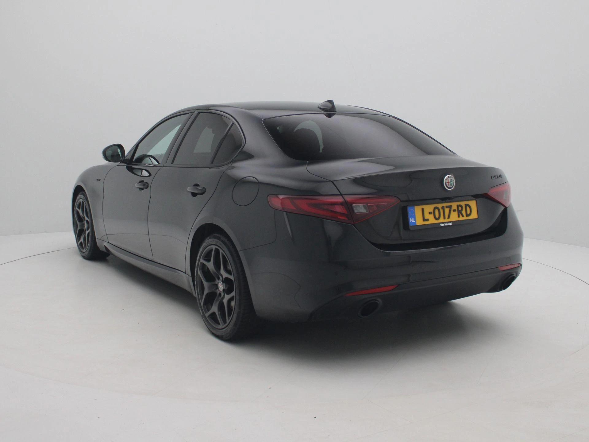 Alfa Romeo RomeoGiulia met kenteken L-017-RD – autofoto 4