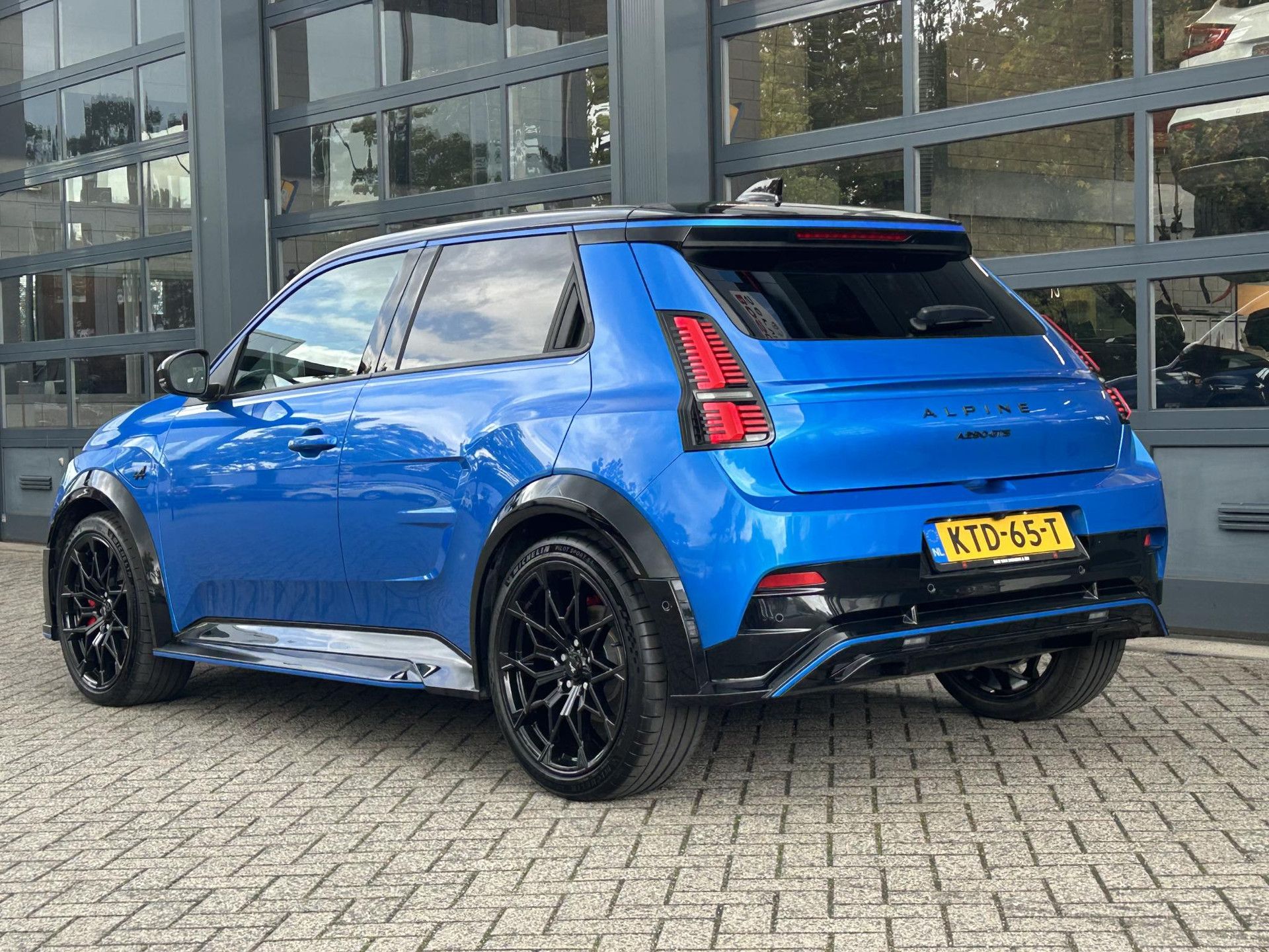 Alpine A290 met kenteken KTD-65-T – achteraanzicht