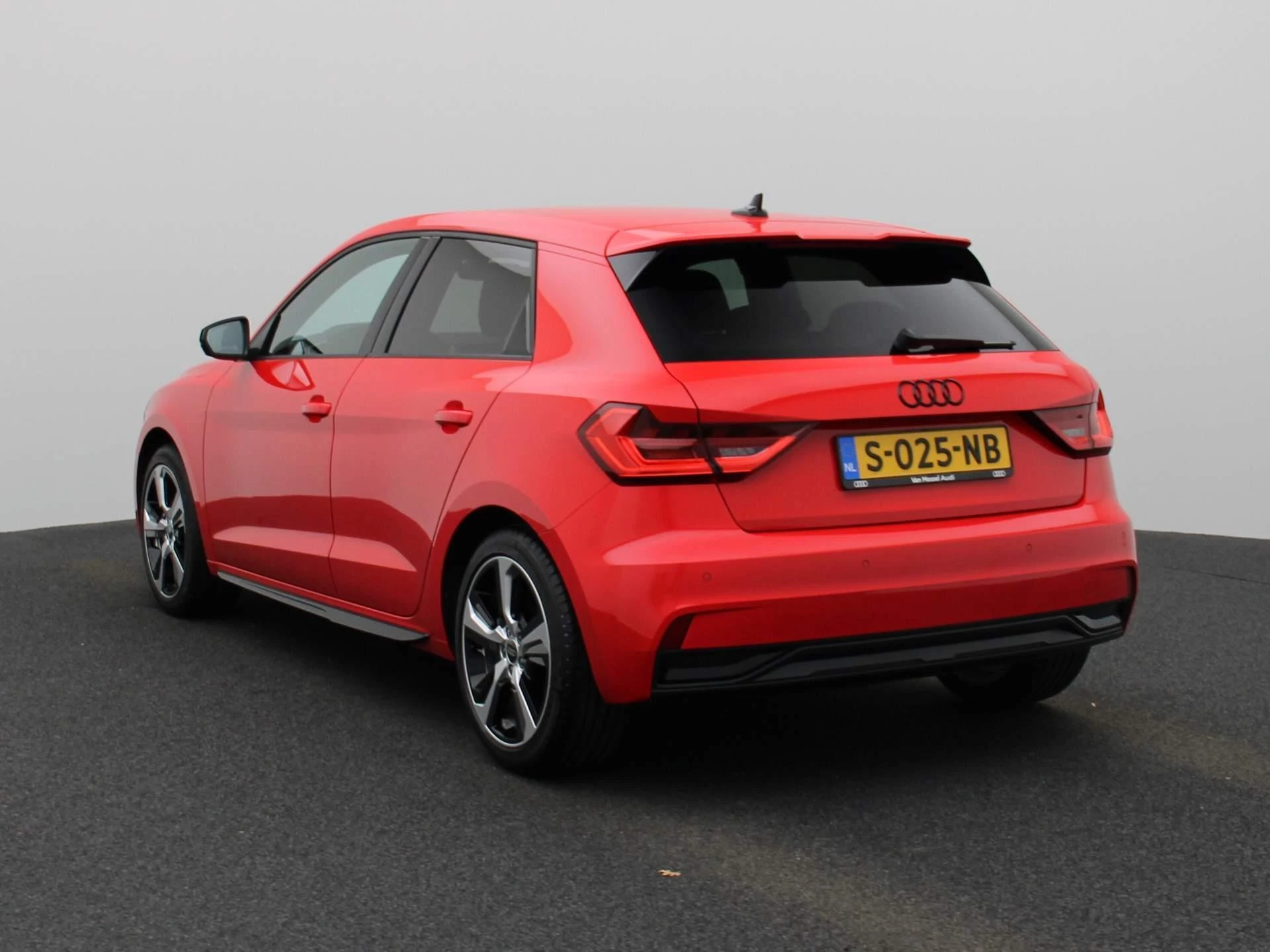 Audi A1 Sportback met kenteken S-025-NB – autofoto 4