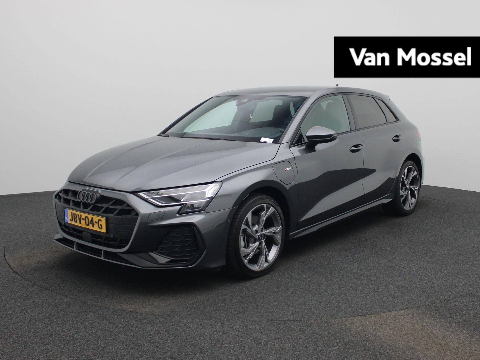 Audi A3 met kenteken 143 – autofoto 2