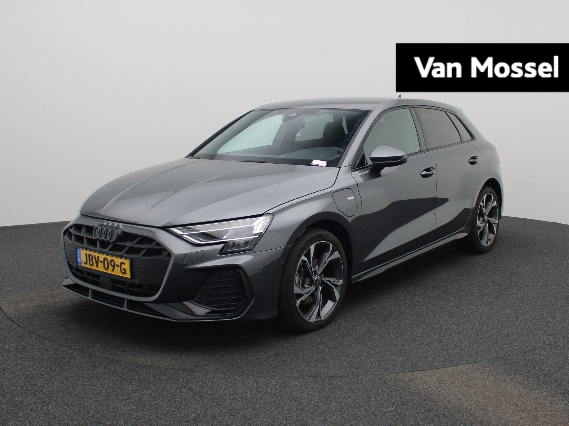 Audi A3 met kenteken 143 – autofoto 2