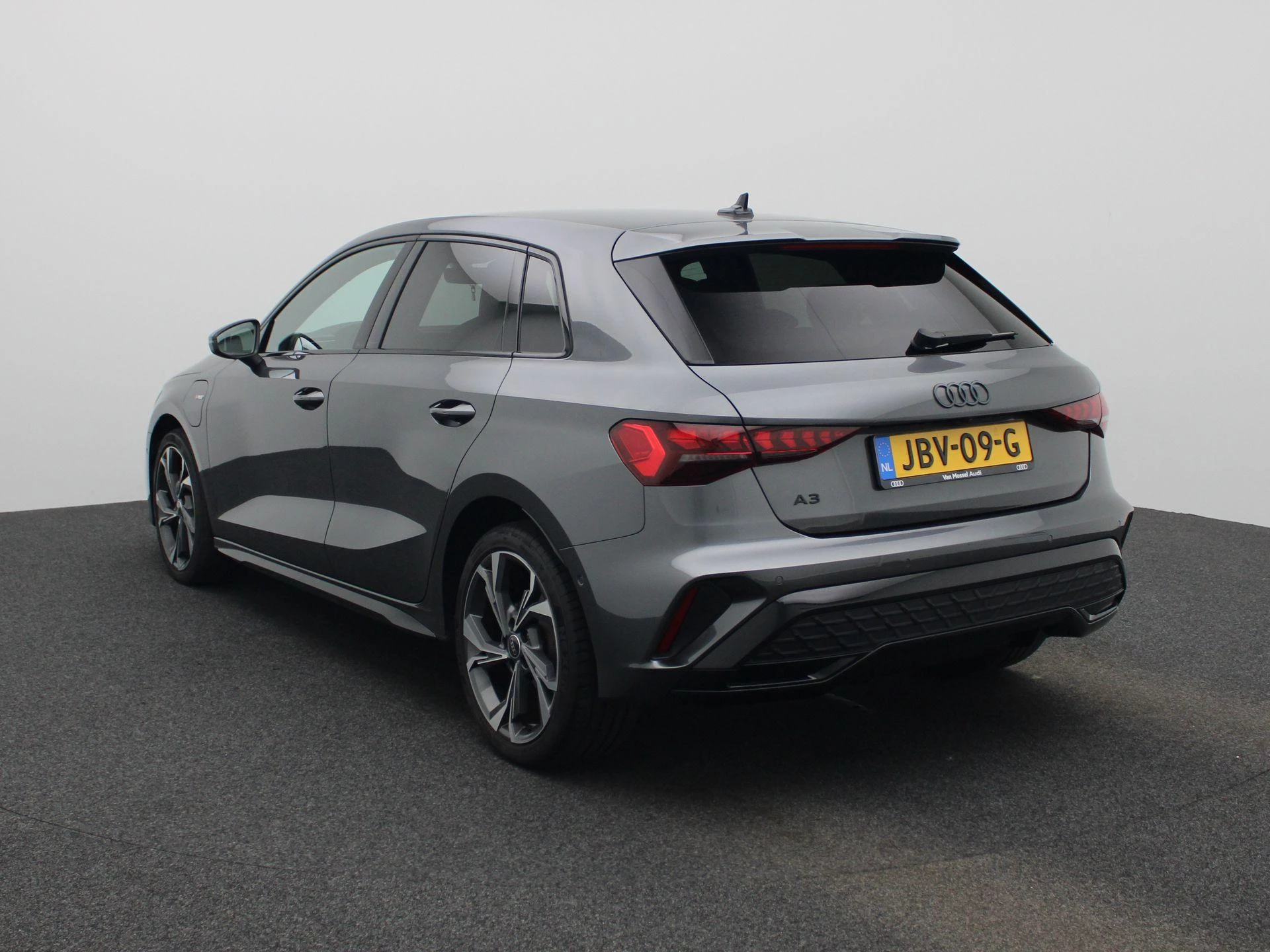 Audi A3 met kenteken 143 – autofoto 3