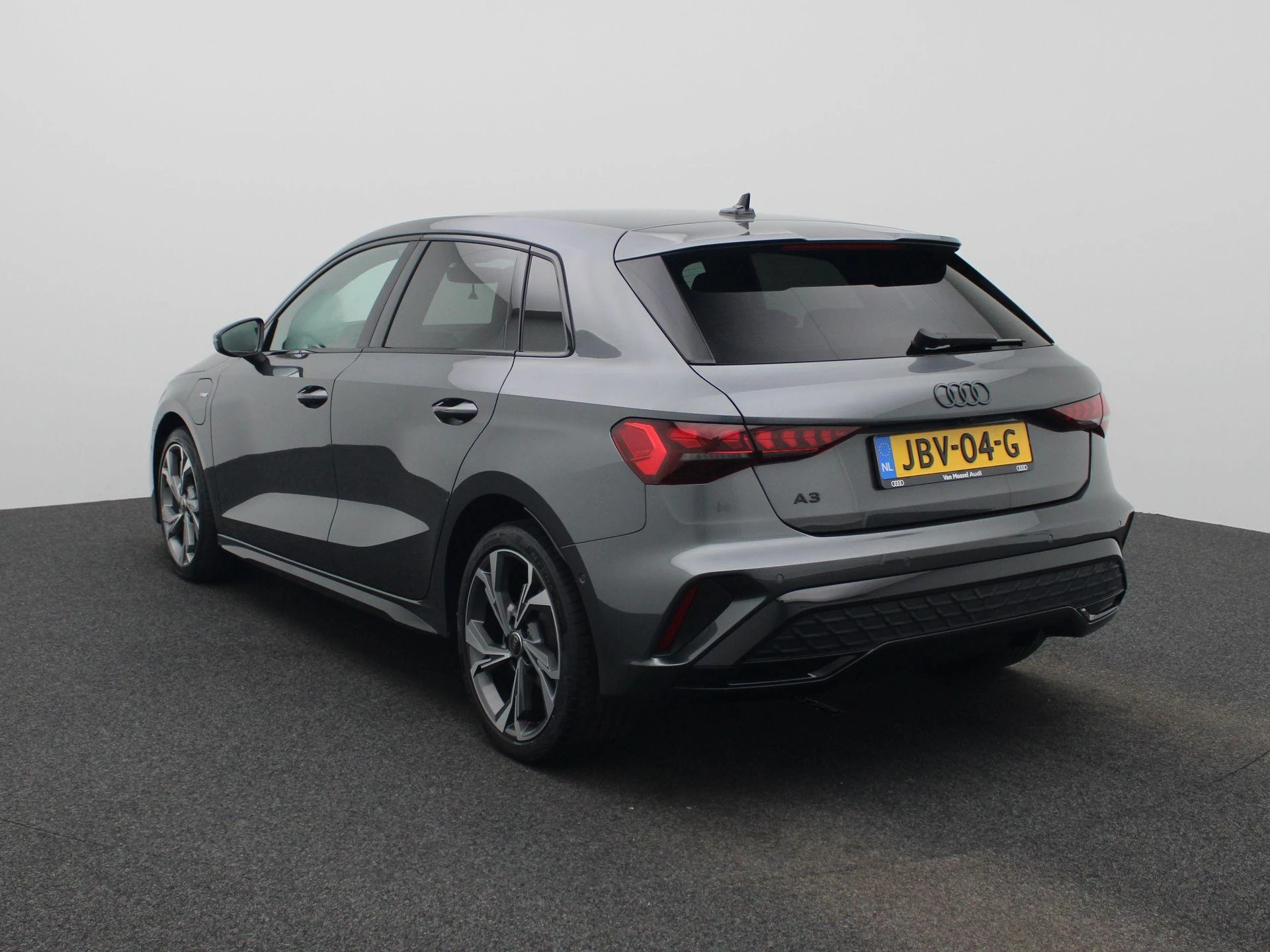 Audi A3 met kenteken 143 – autofoto 4
