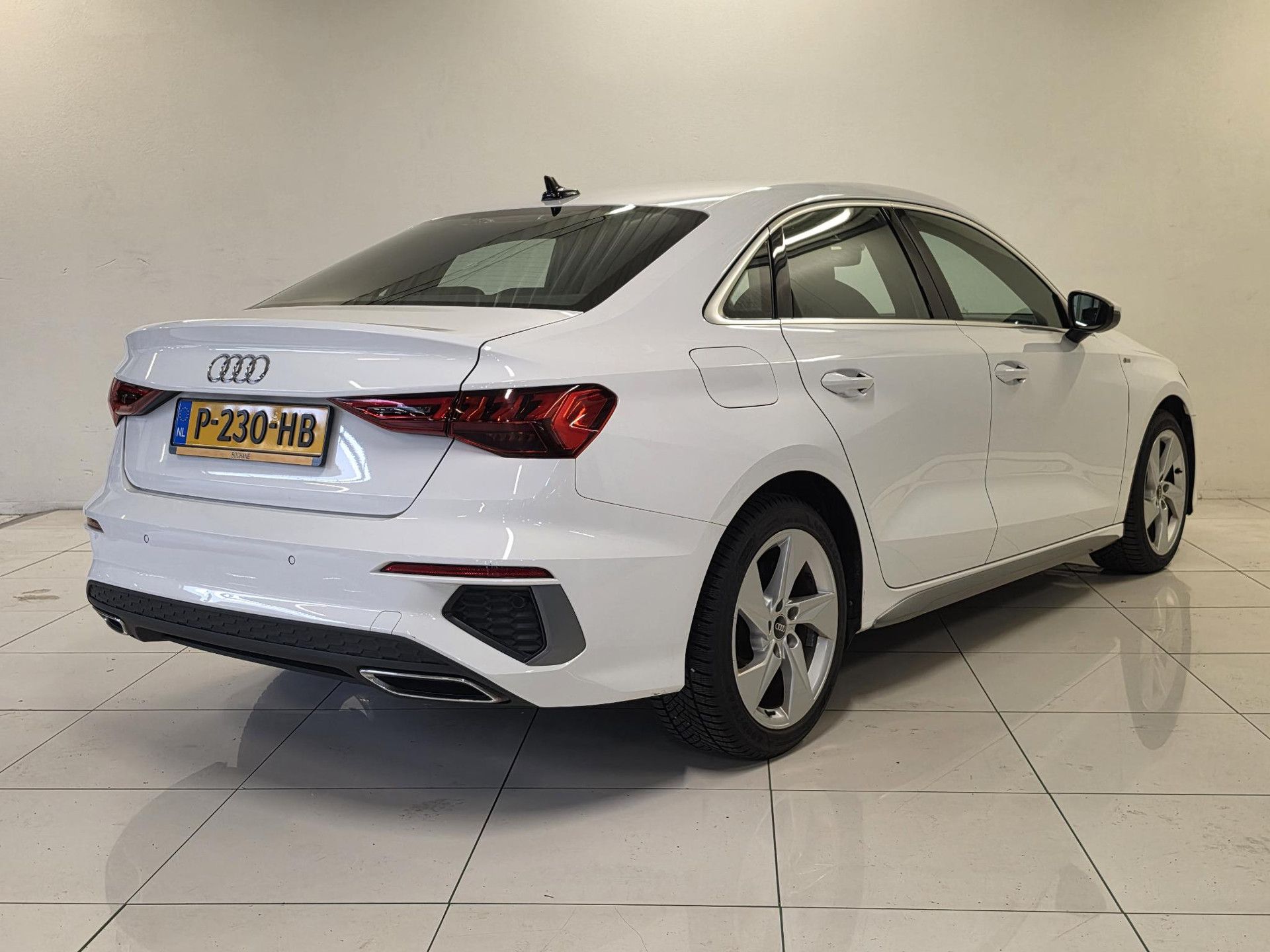 Audi A3 met kenteken P-230-HB – dashboard