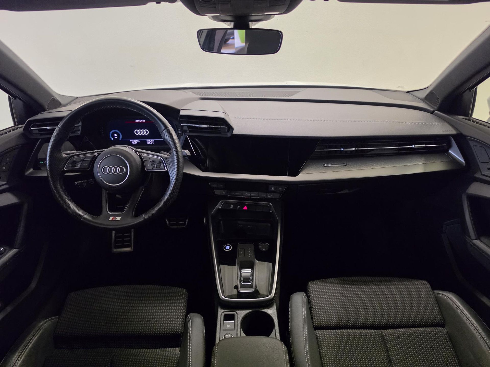 Audi A3 met kenteken P-230-HB – detailfoto