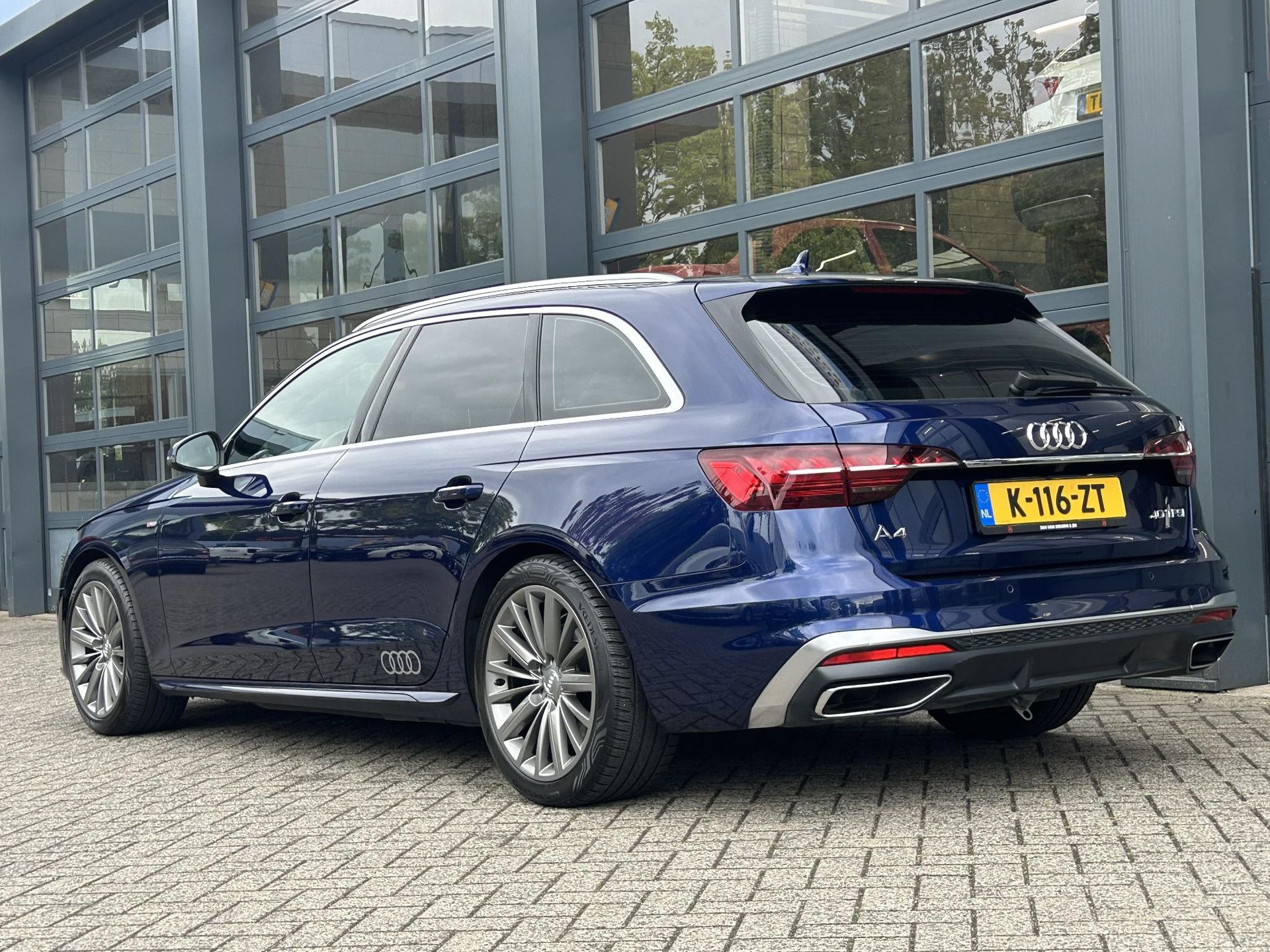Audi A4 met kenteken K-116-ZT – interieur
