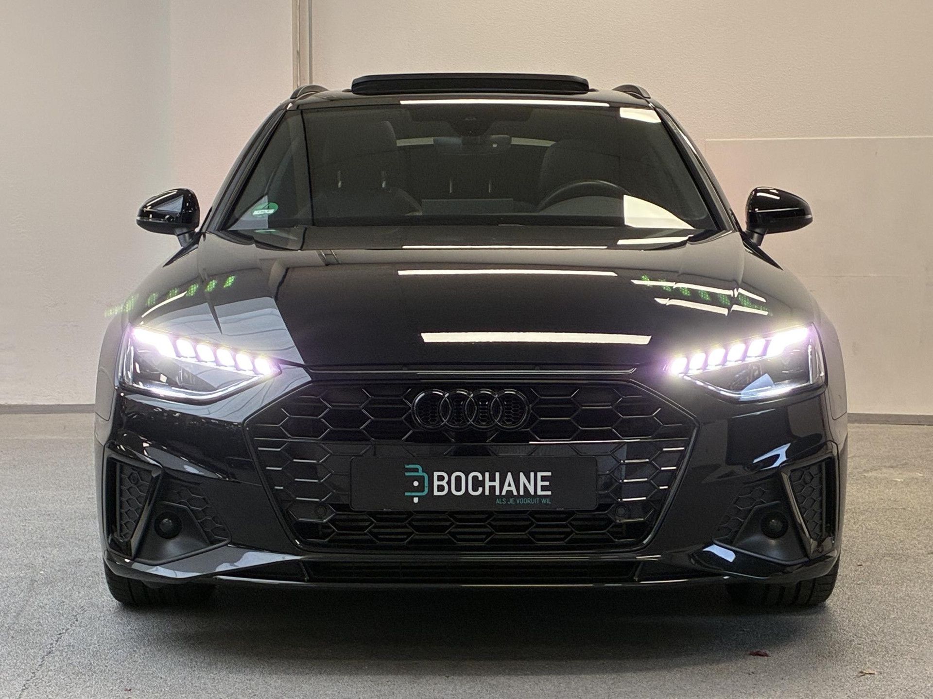 Audi A4 met kenteken X-069-JS – detailfoto