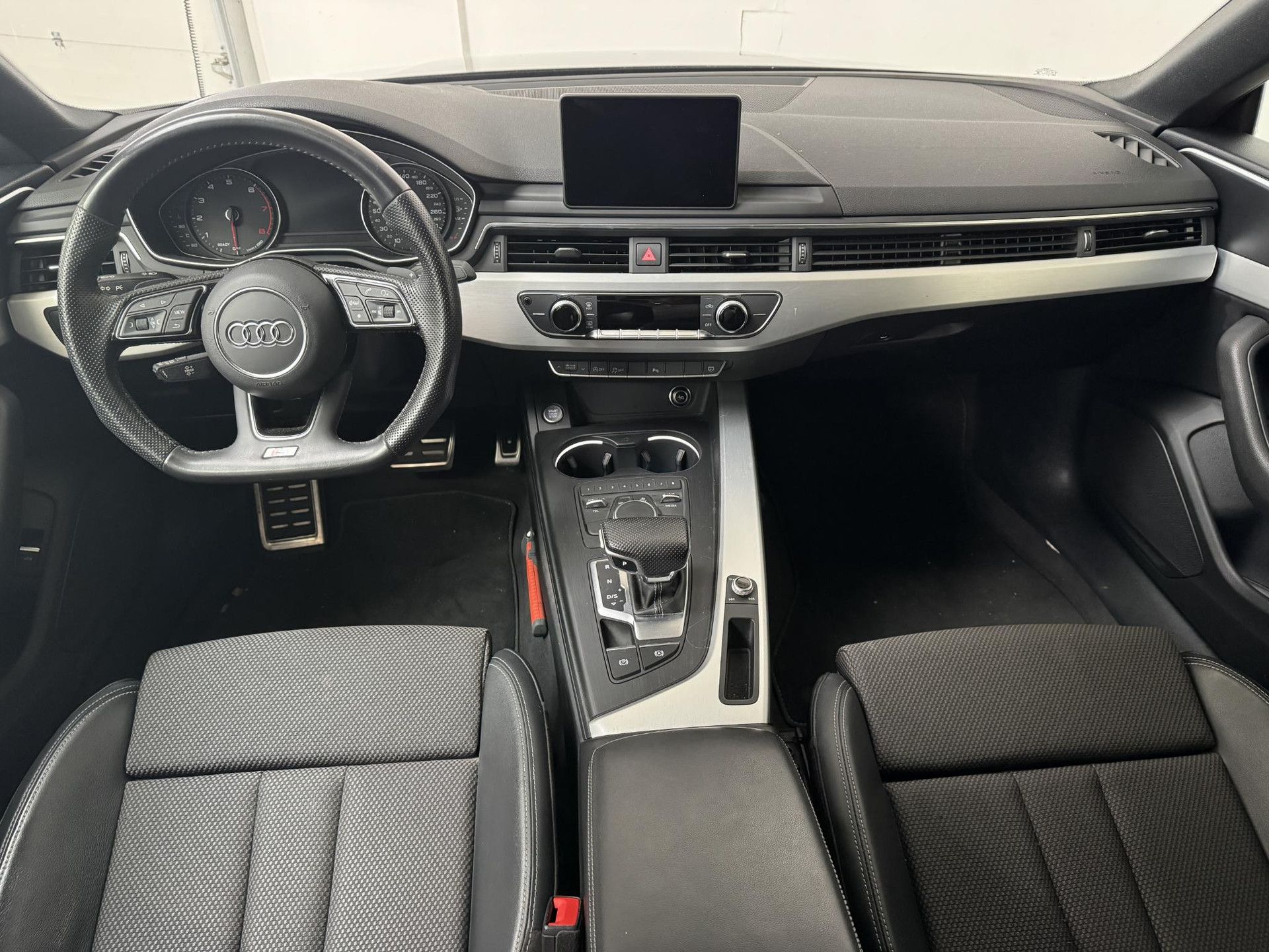 Audi A5 met kenteken H-283-XH – interieur