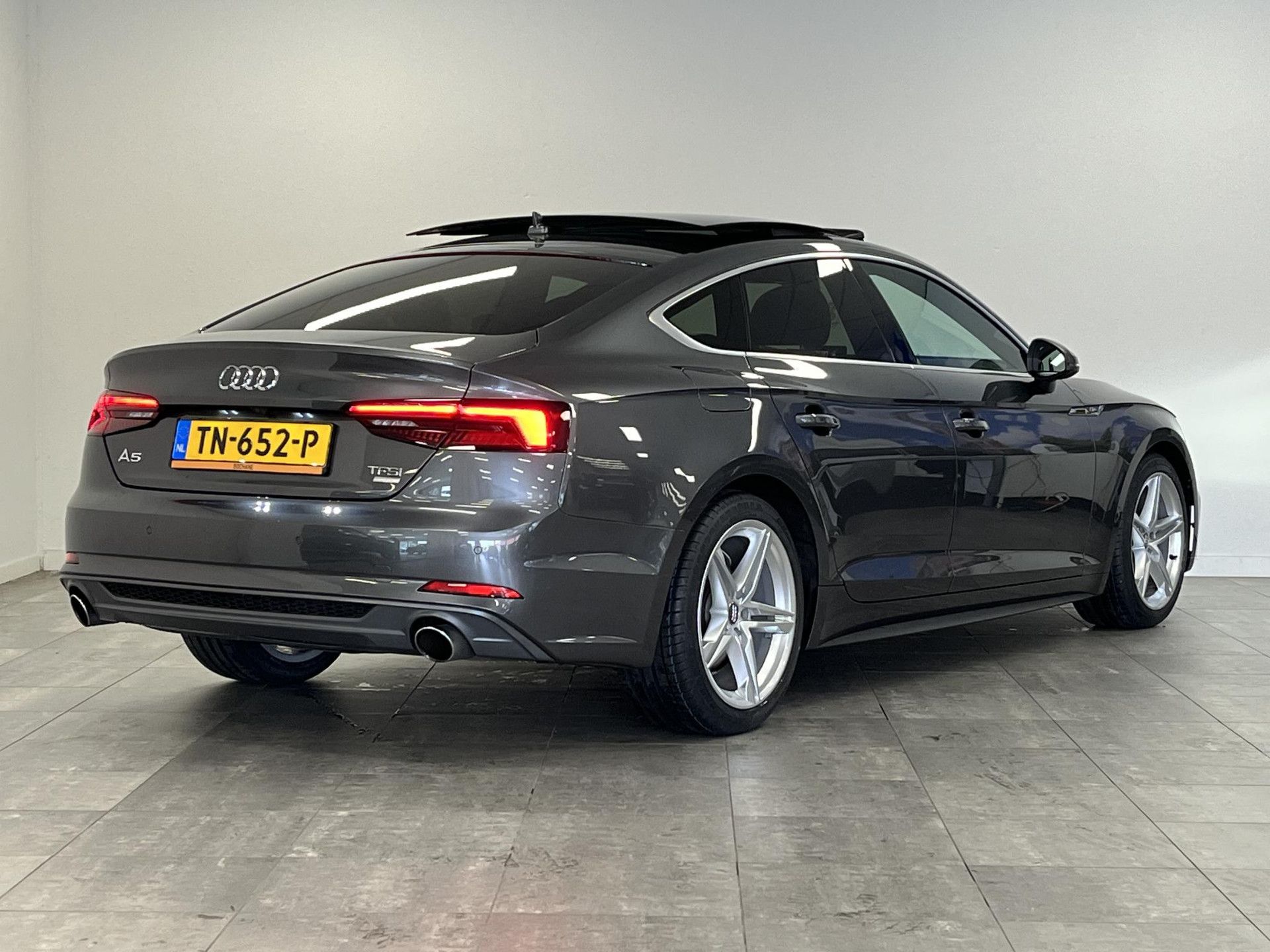 Audi A5 met kenteken TN-652-P – achteraanzicht