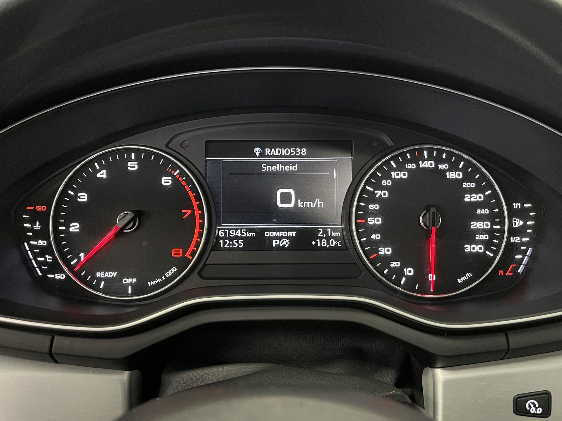 Audi A5 met kenteken TN-652-P – dashboard