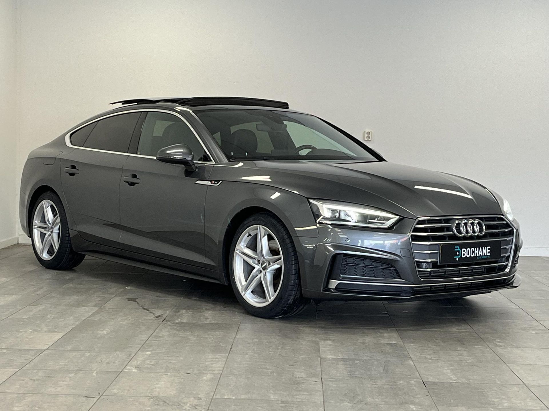 Audi A5 met kenteken TN-652-P – detailfoto