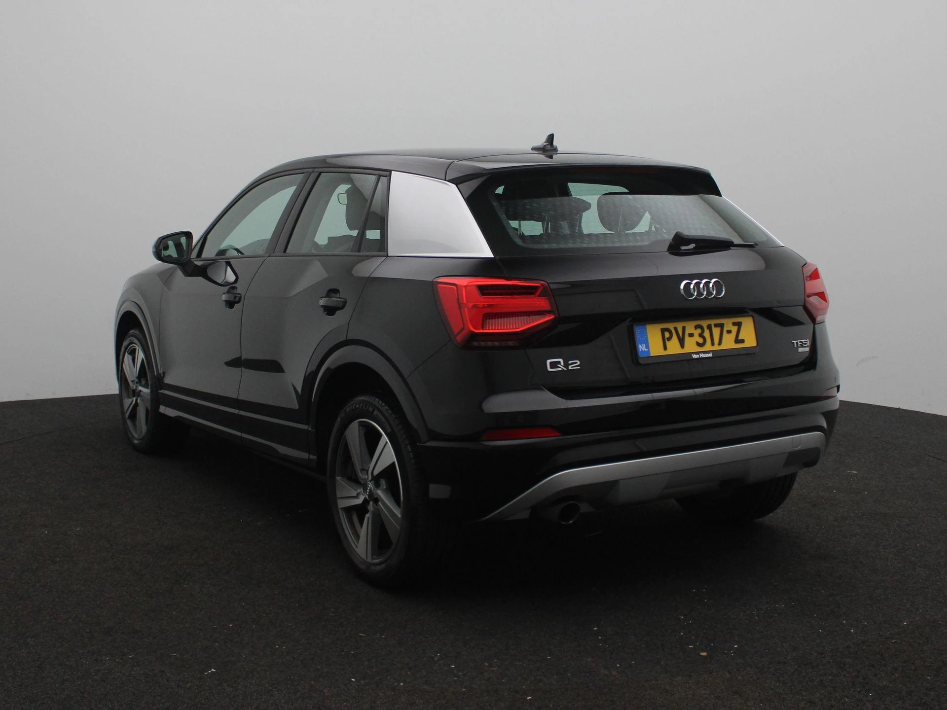 Audi Q2 met kenteken 53100 – autofoto 4