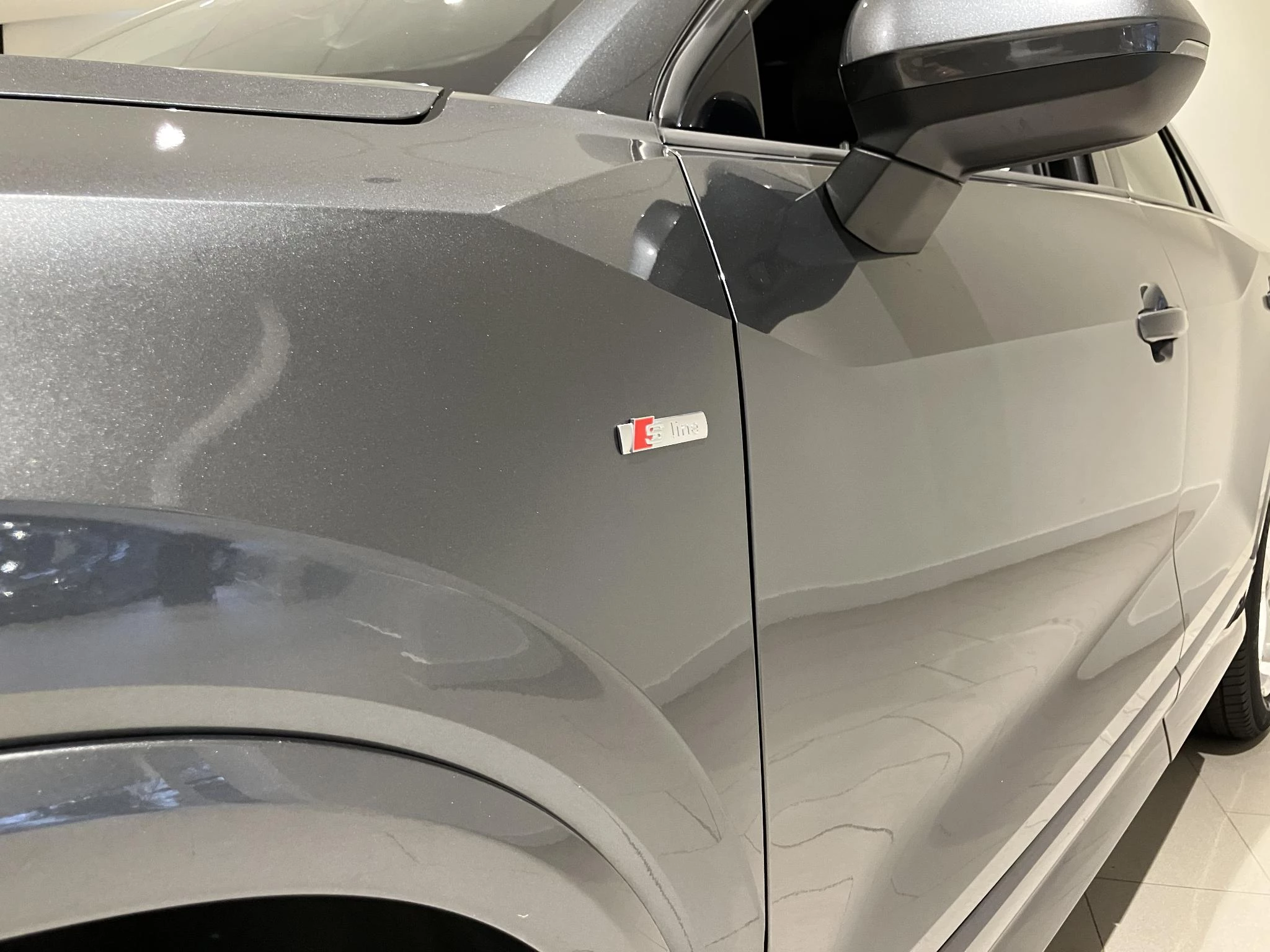 Audi Q2 met kenteken 66100 – autofoto 5