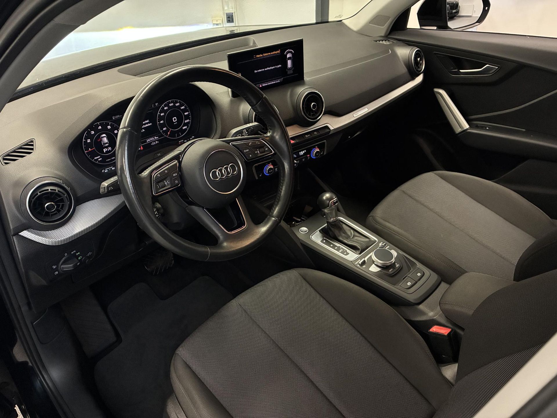 Audi Q2 met kenteken T-369-VF – interieur