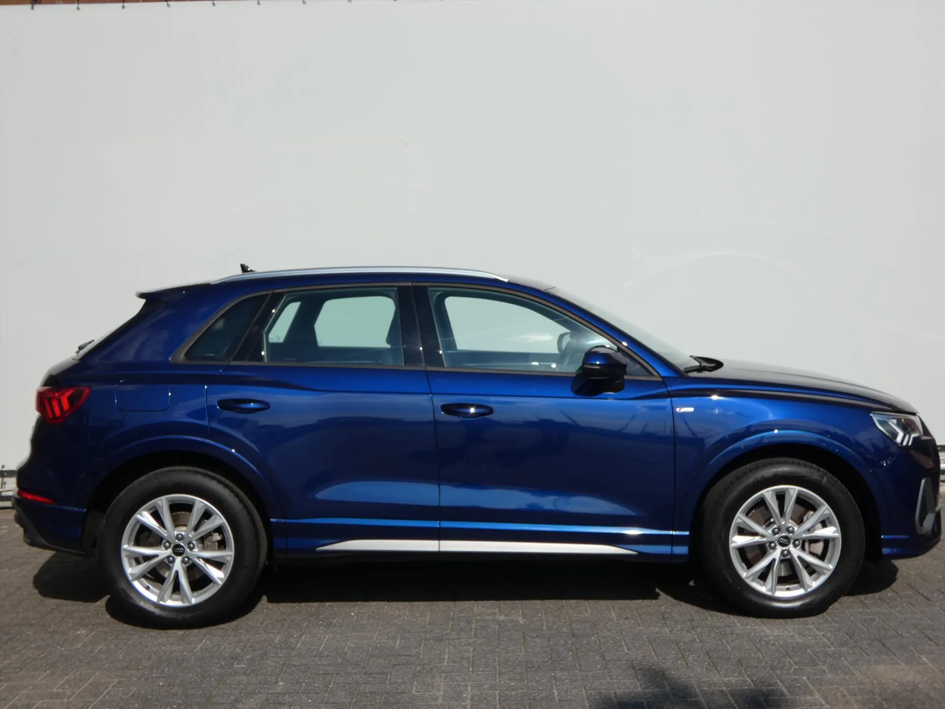 Audi Q3 met kenteken 78517 – dashboard