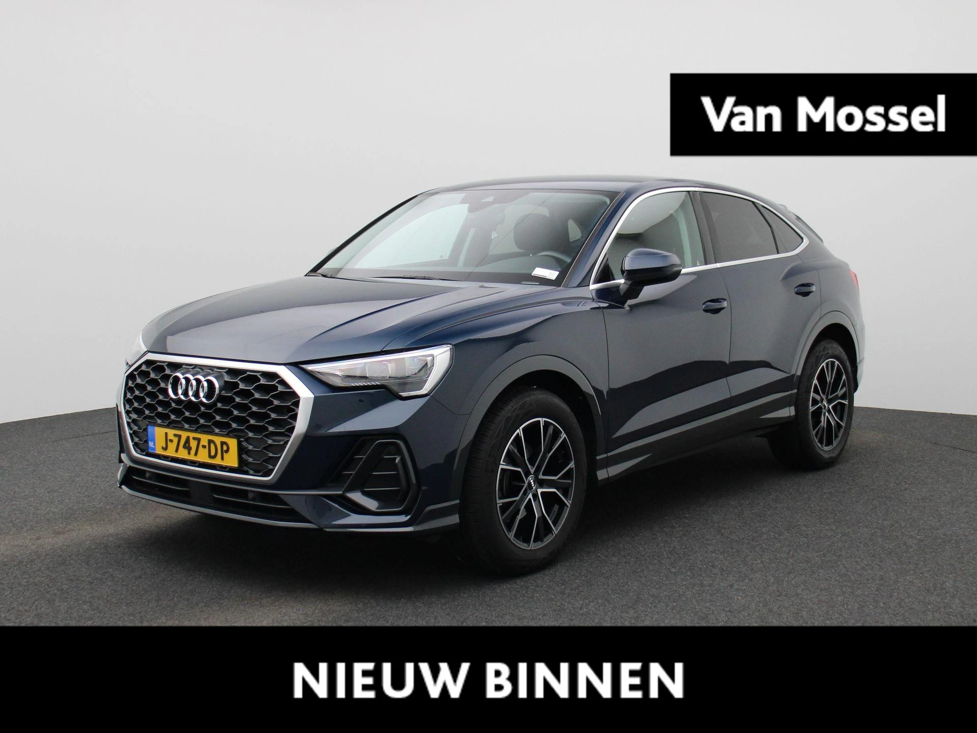 Audi Q3 met kenteken 69100 – autofoto 2