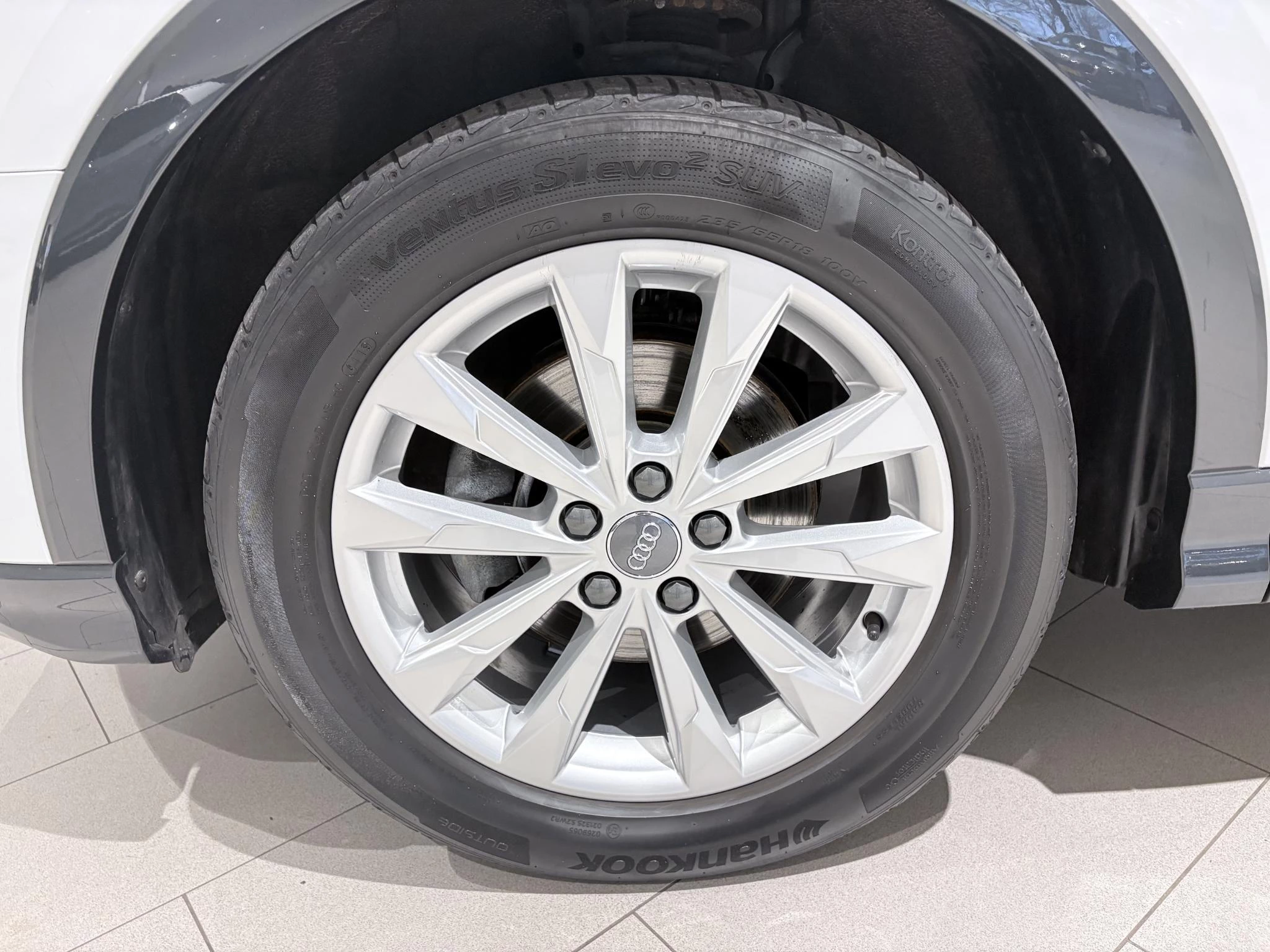 Audi Q3 met kenteken 69100 – autofoto 4