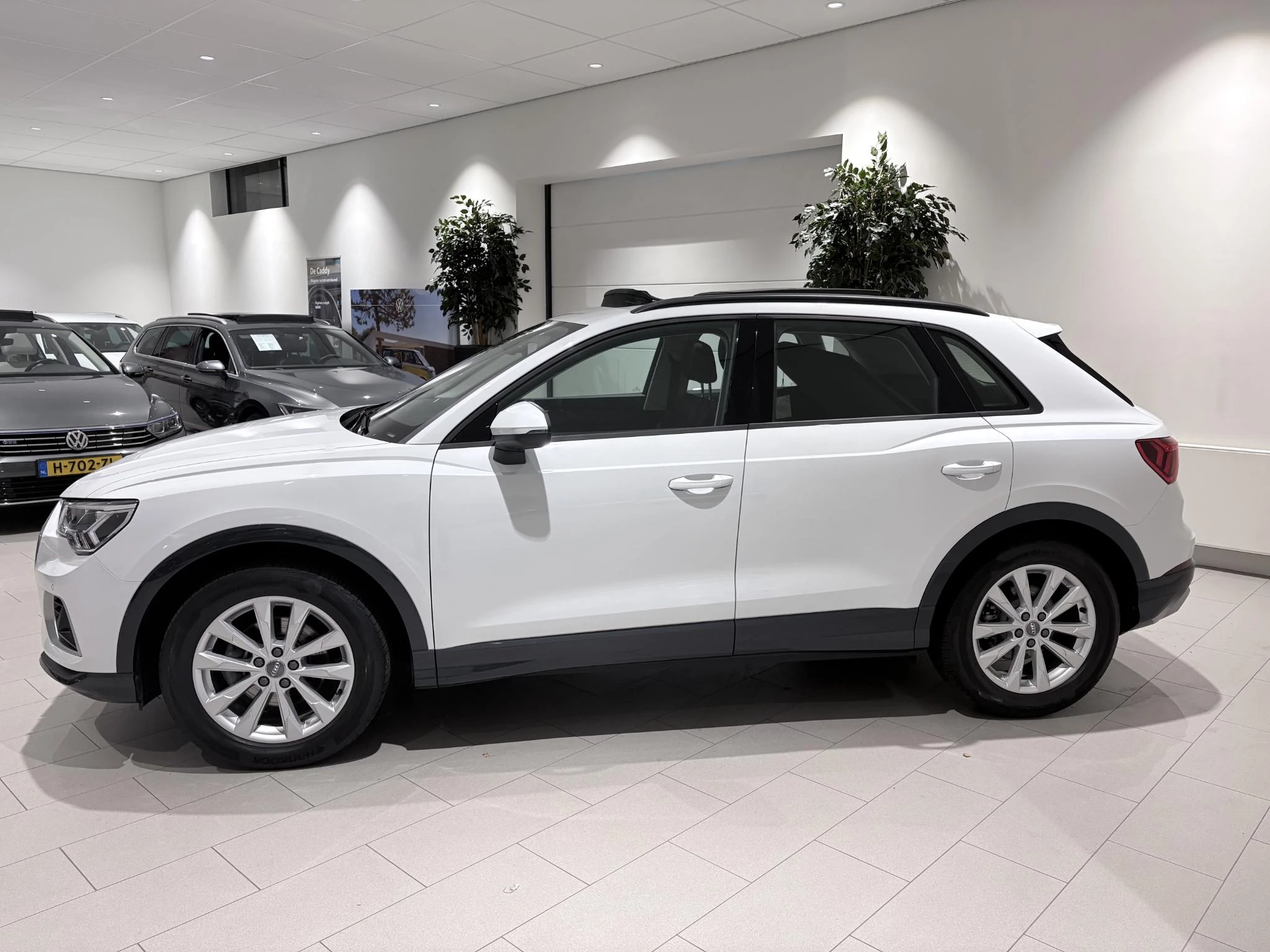 Audi Q3 met kenteken 69100 – autofoto 5