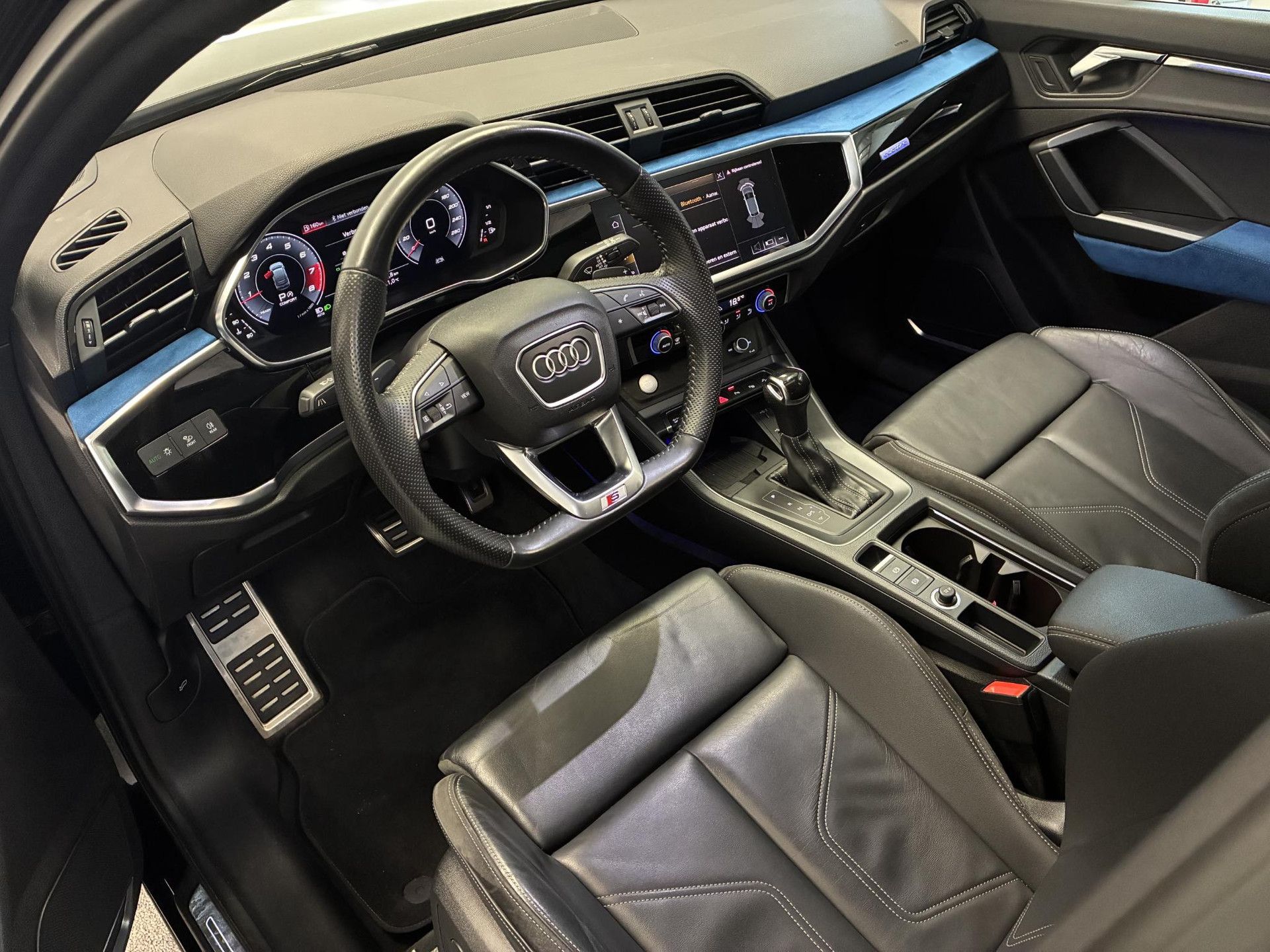 Audi Q3 met kenteken G-883-JB – interieur