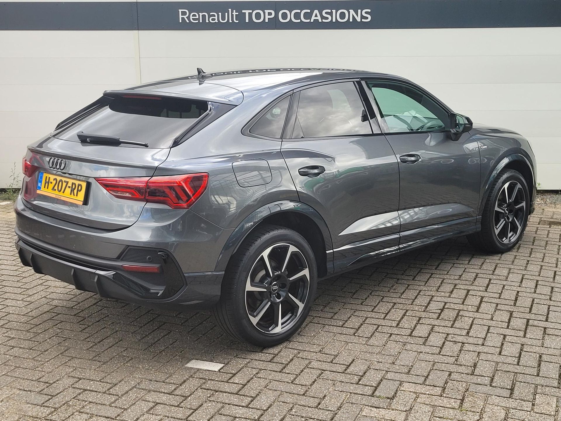 Audi Q3 met kenteken H-207-RP – achteraanzicht