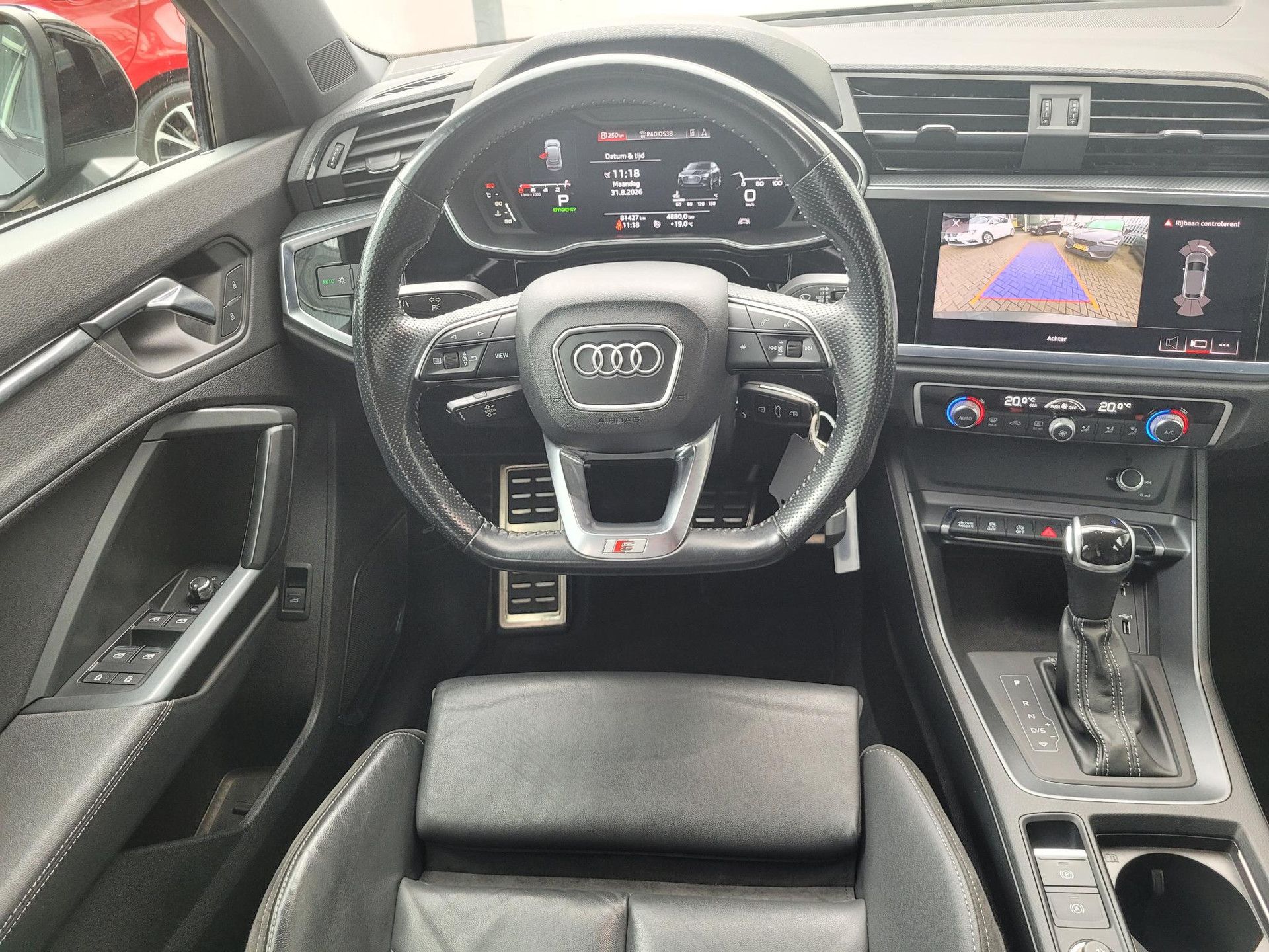 Audi Q3 met kenteken H-207-RP – interieur