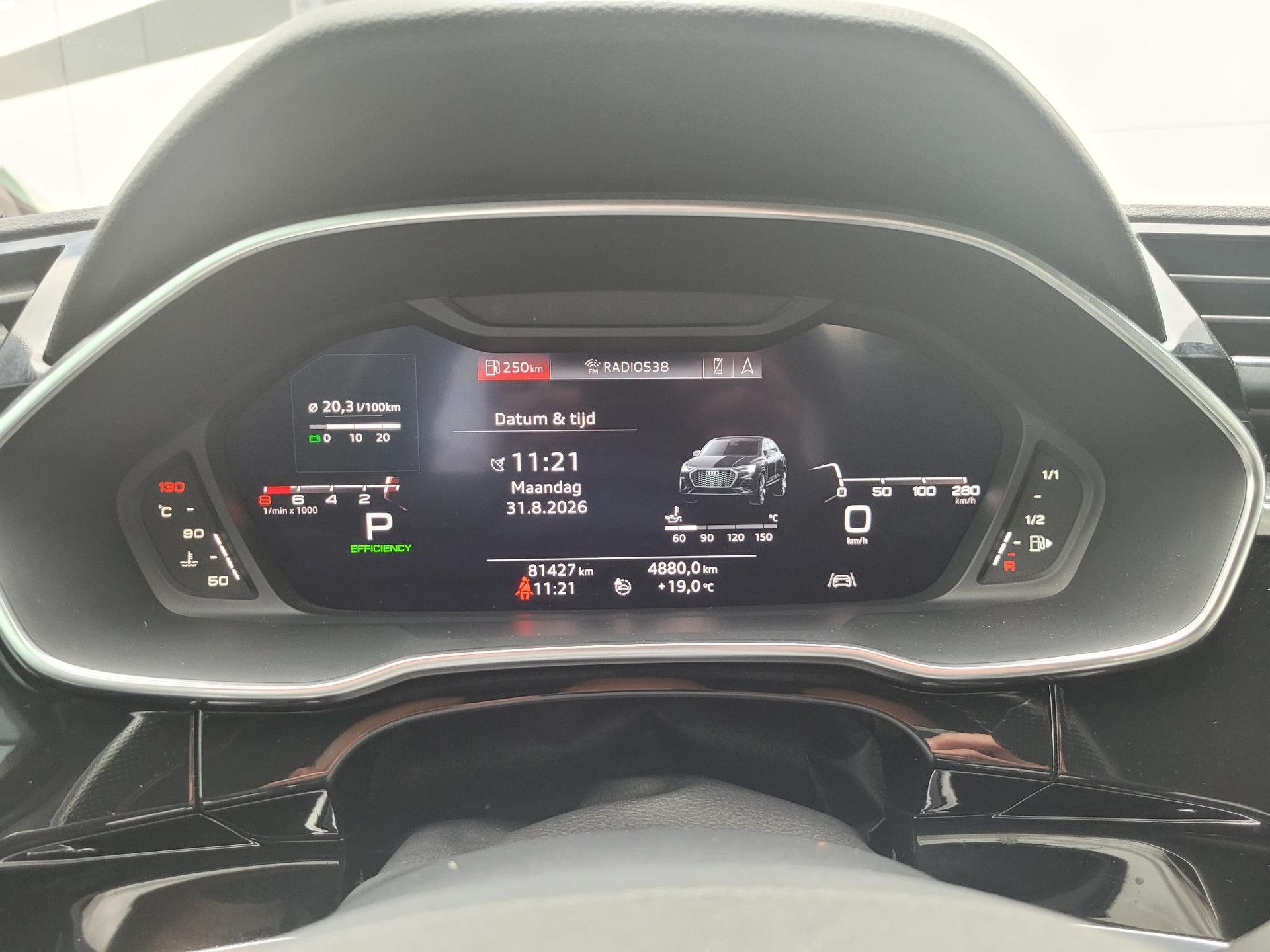 Audi Q3 met kenteken H-207-RP – dashboard