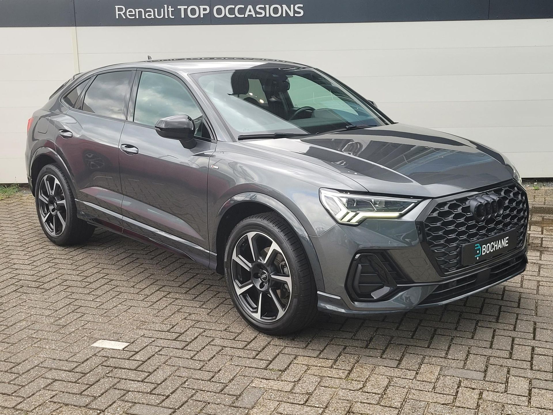 Audi Q3 met kenteken H-207-RP – detailfoto