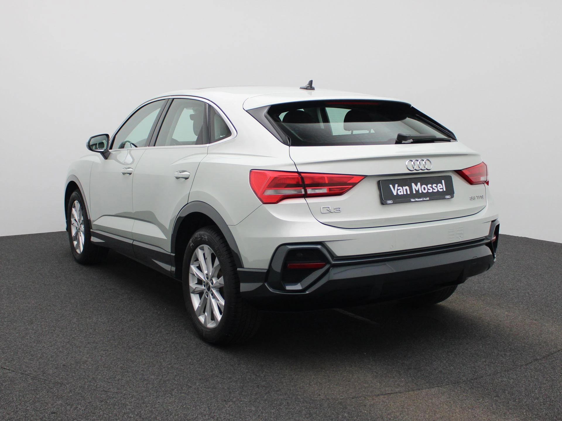 Audi Q3 met kenteken KDV-01-R – autofoto 3
