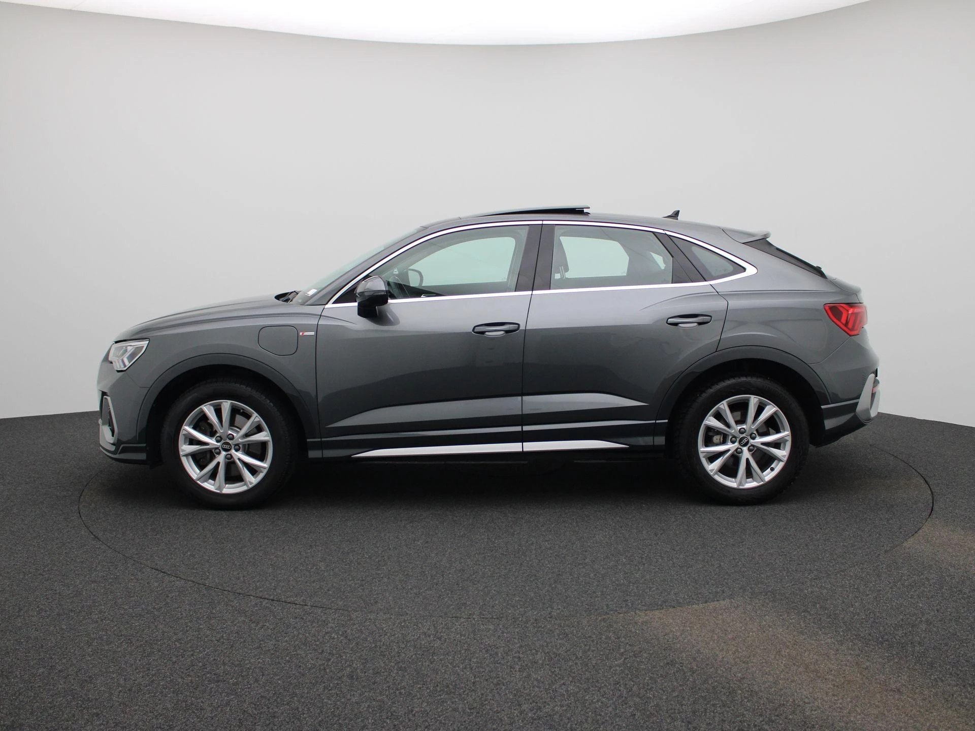 Audi Q3 met kenteken KGF-56-T – autofoto 5