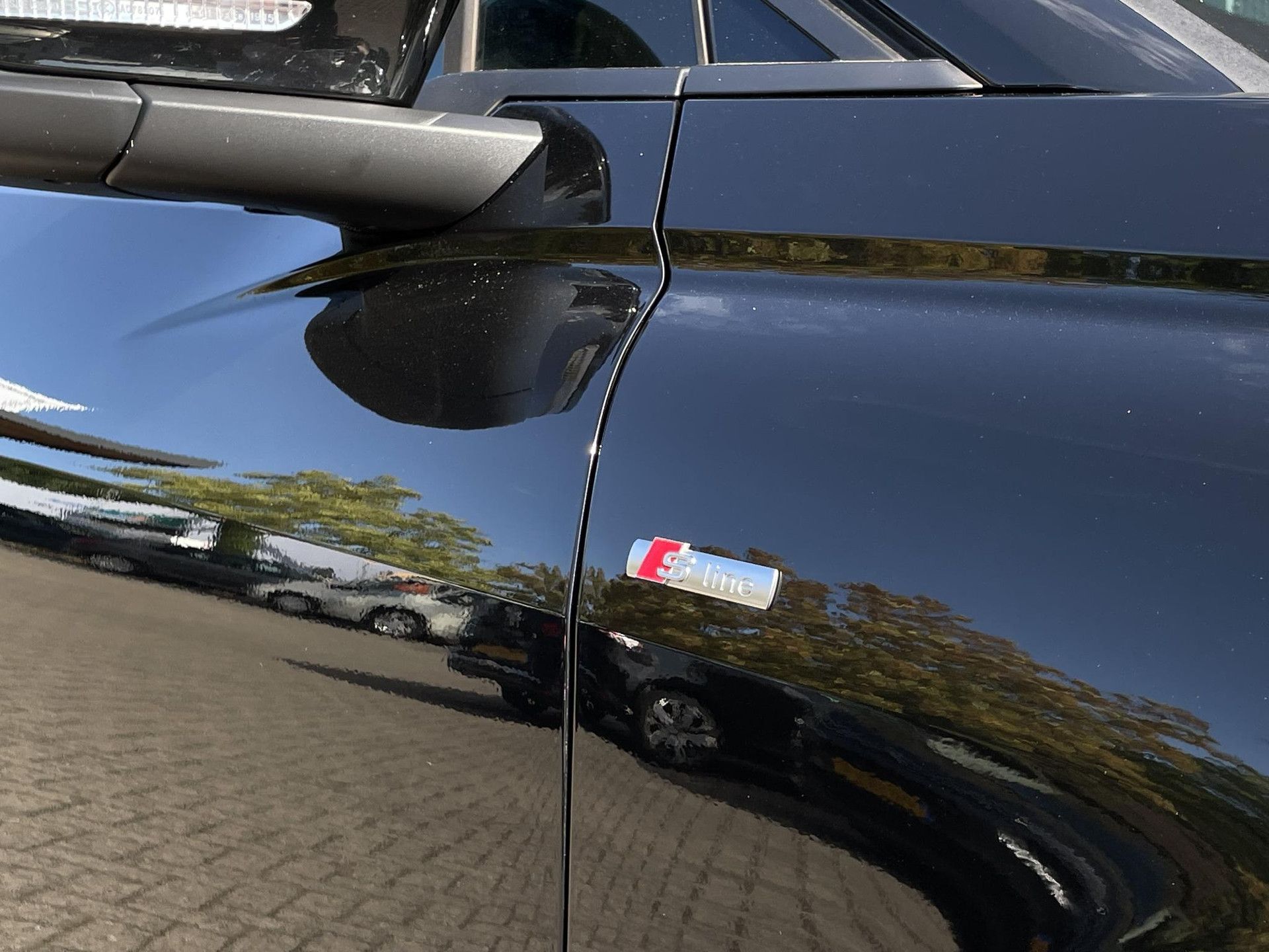 Audi Q4 Sportbacke-tron met kenteken KTH-04-V – detailfoto