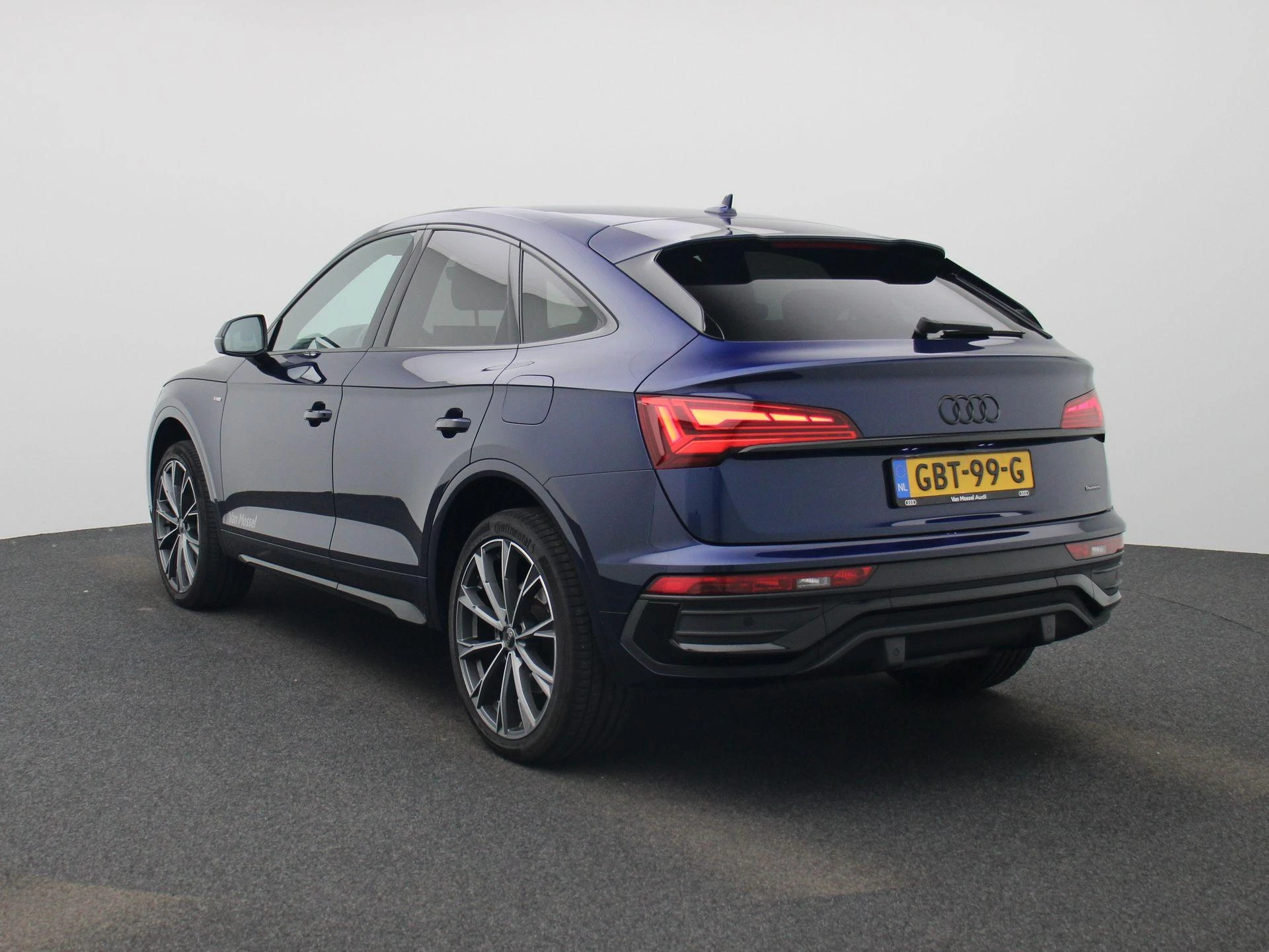 Audi Q5 met kenteken 18100 – autofoto 3