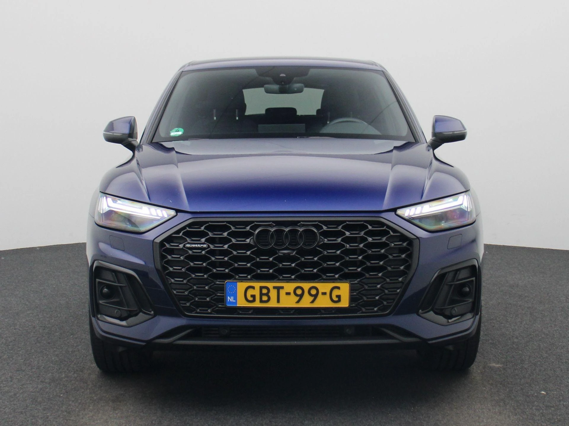 Audi Q5 met kenteken 18100 – autofoto 4