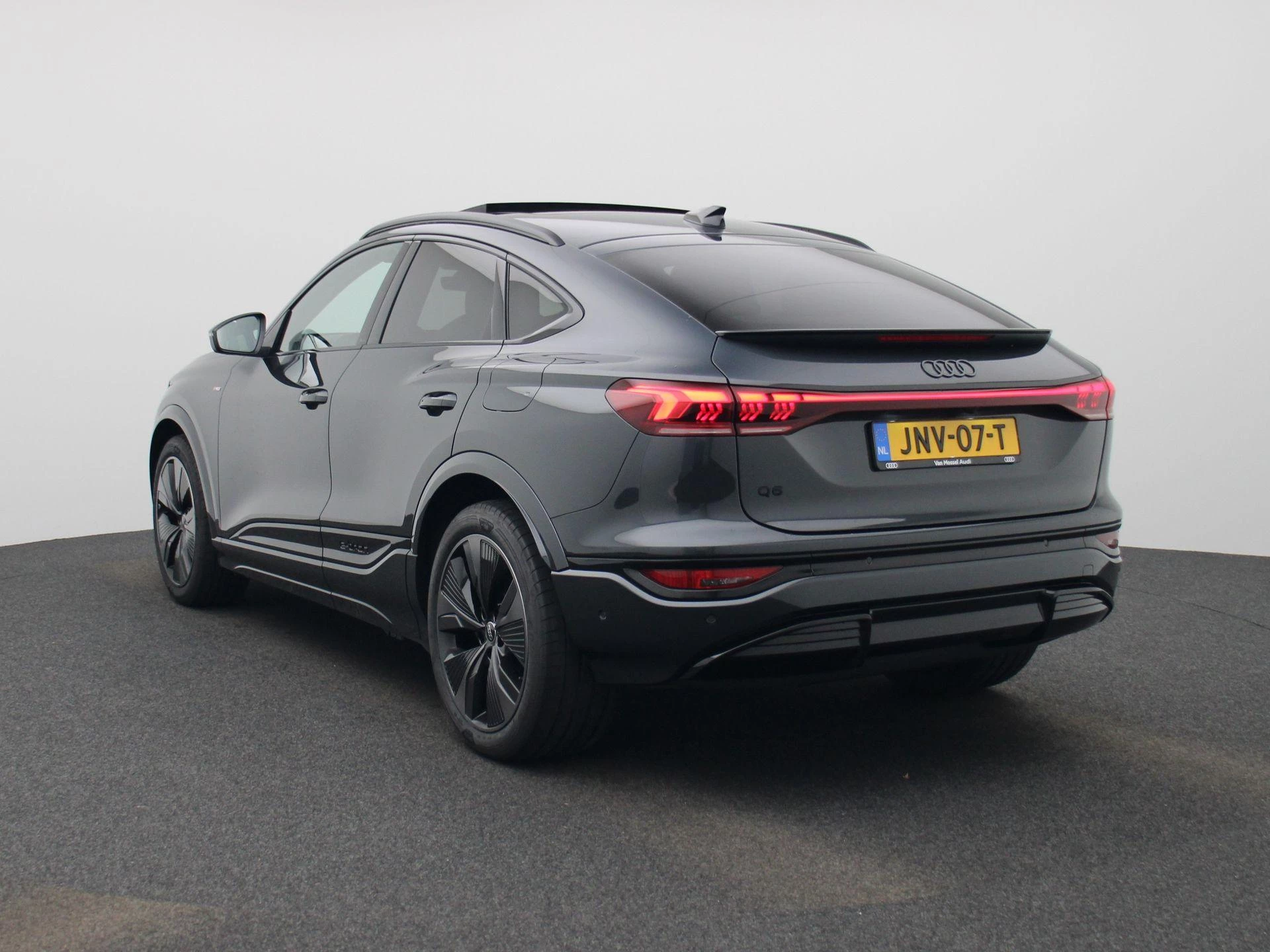 Audi Q6 e-tron – autofoto 4
