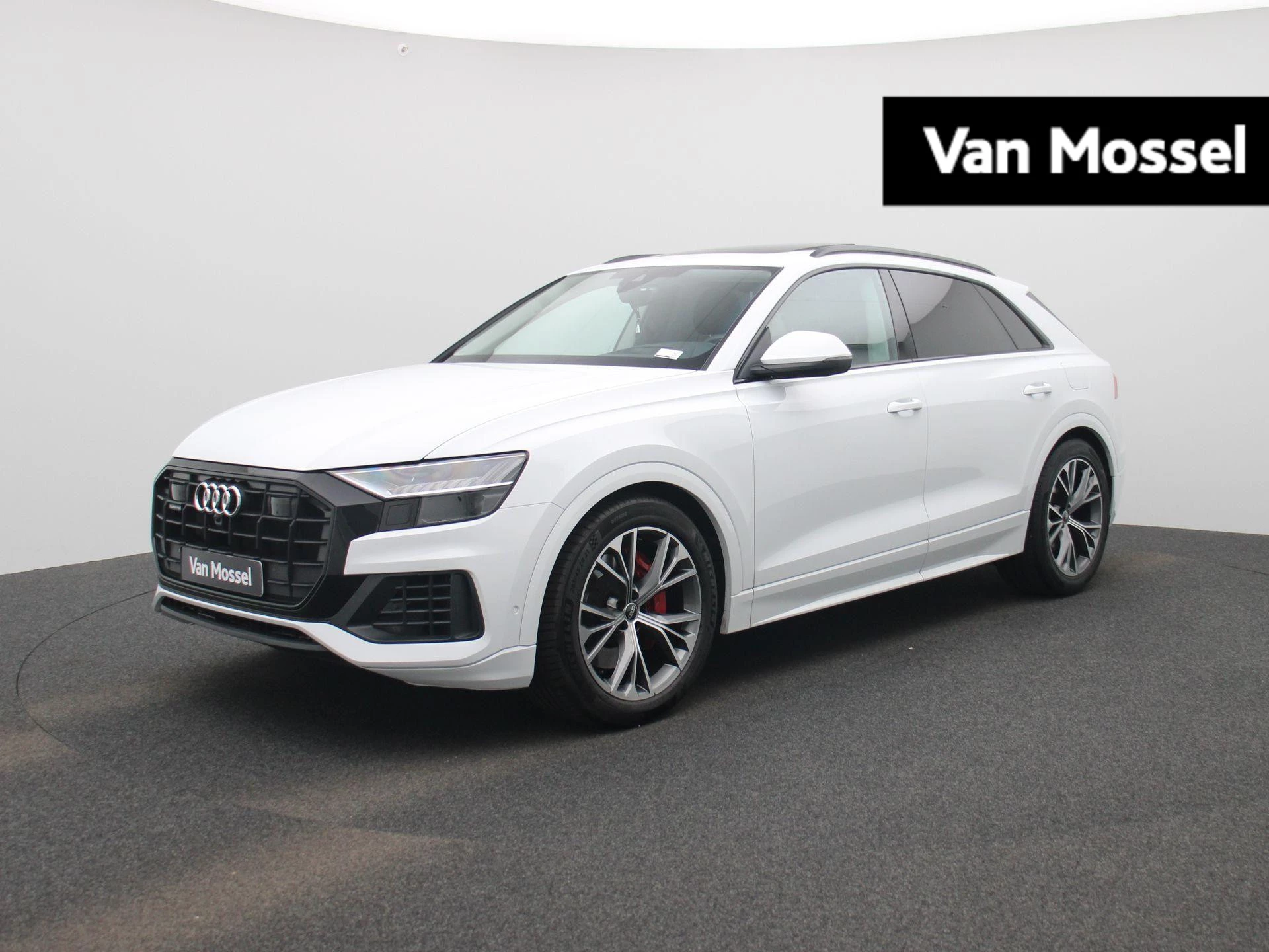 Audi Q8 met kenteken 26100 – autofoto 2