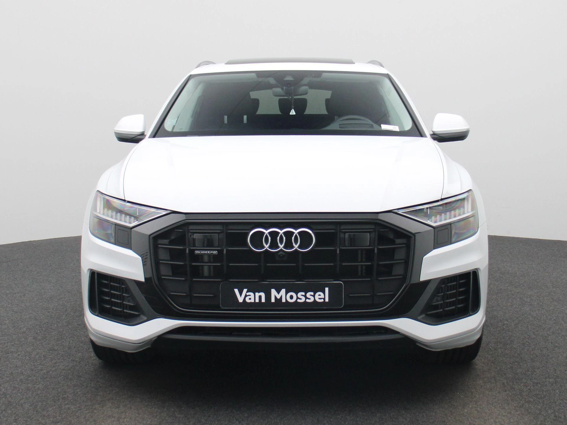 Audi Q8 met kenteken 26100 – autofoto 3