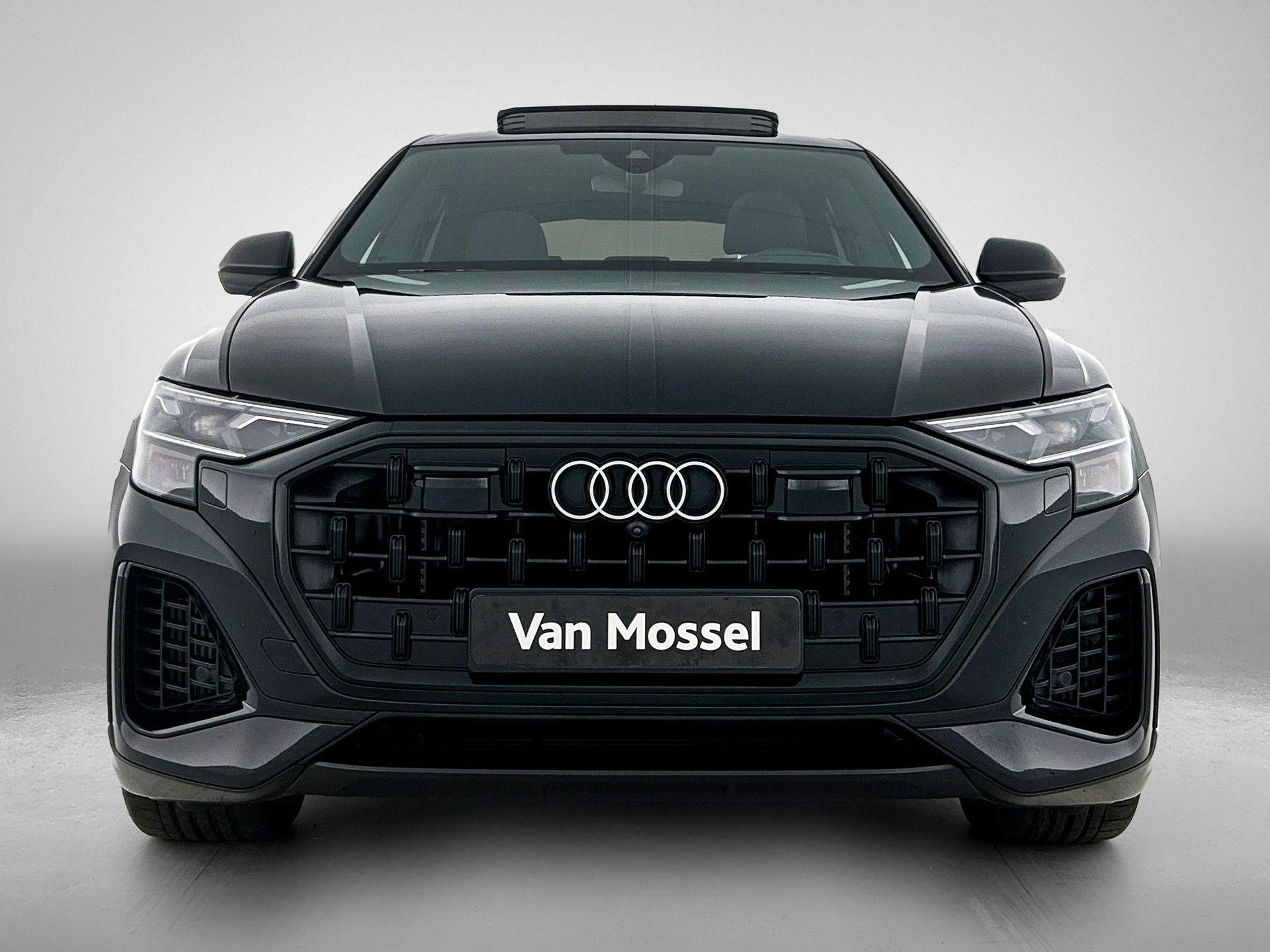 Audi Q8 met kenteken 38100 – autofoto 4
