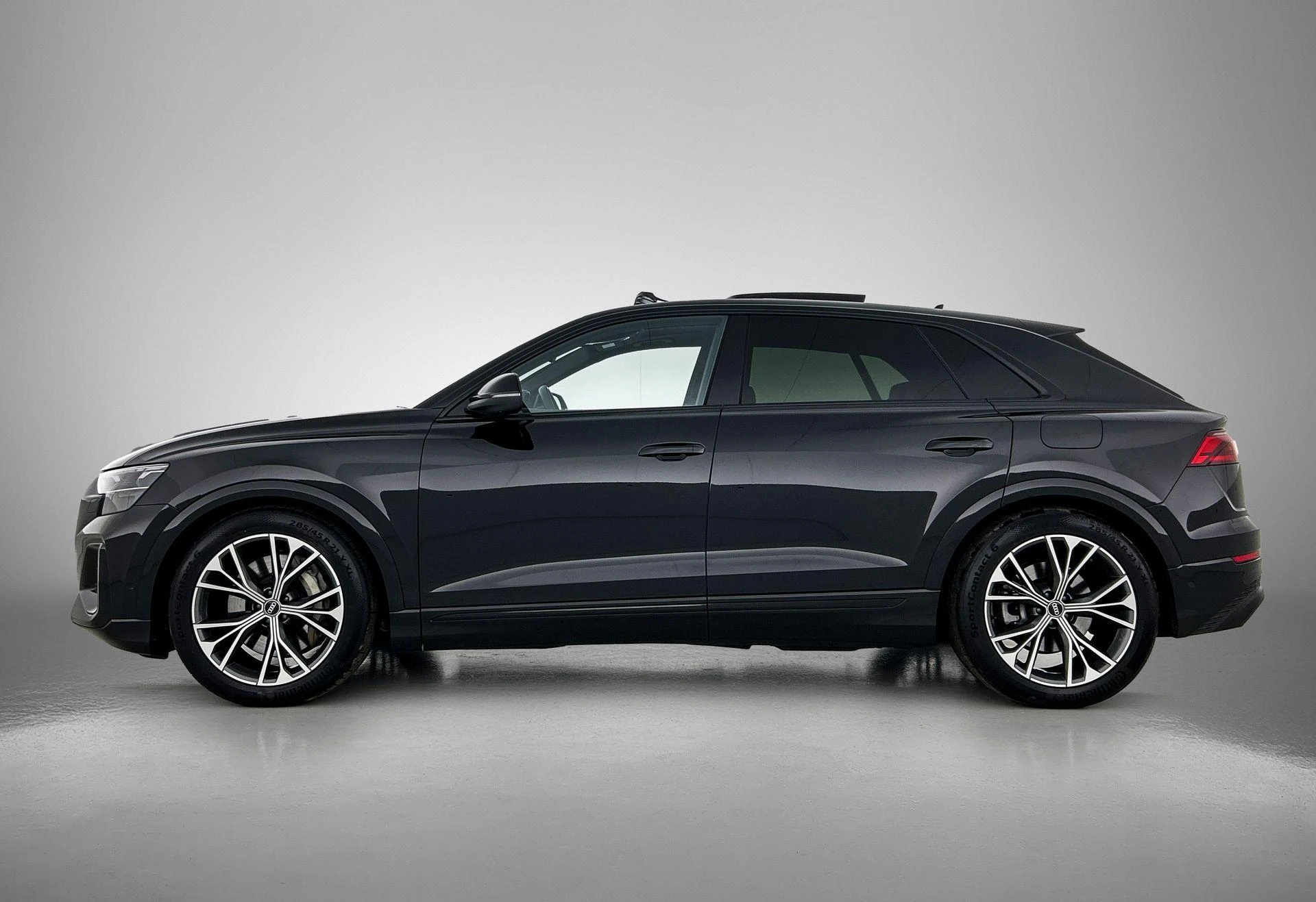 Audi Q8 met kenteken 38100 – autofoto 5