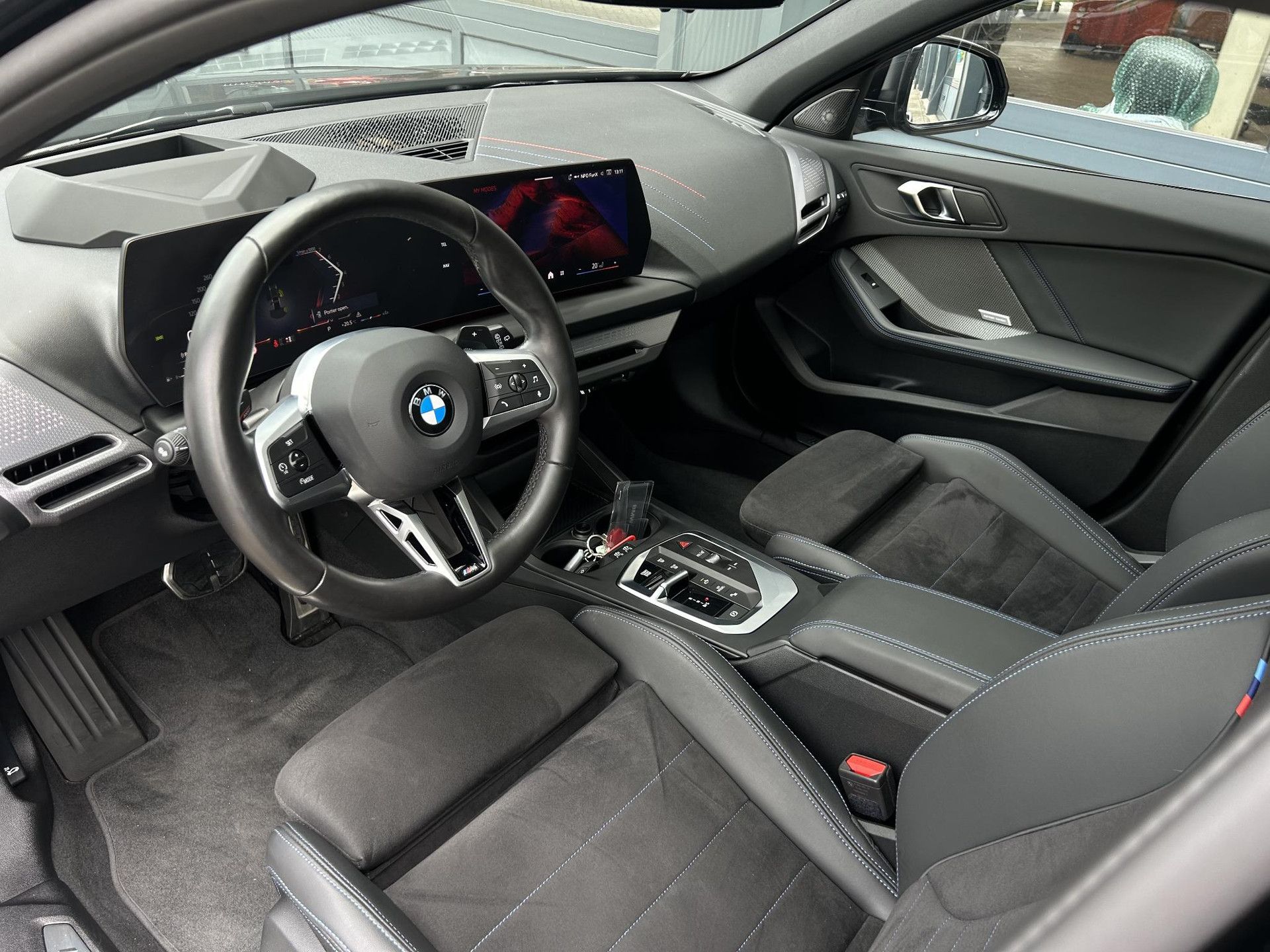 BMW 1-serie met kenteken JFJ-11-N – interieur
