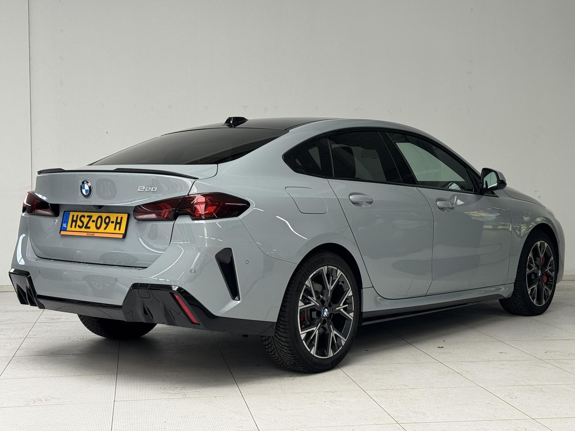 BMW 2-serie met kenteken HSZ-09-H – achteraanzicht