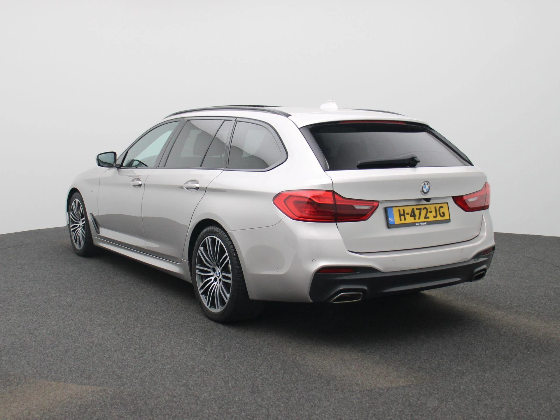 BMW 5-serie met kenteken 70100 – autofoto 3