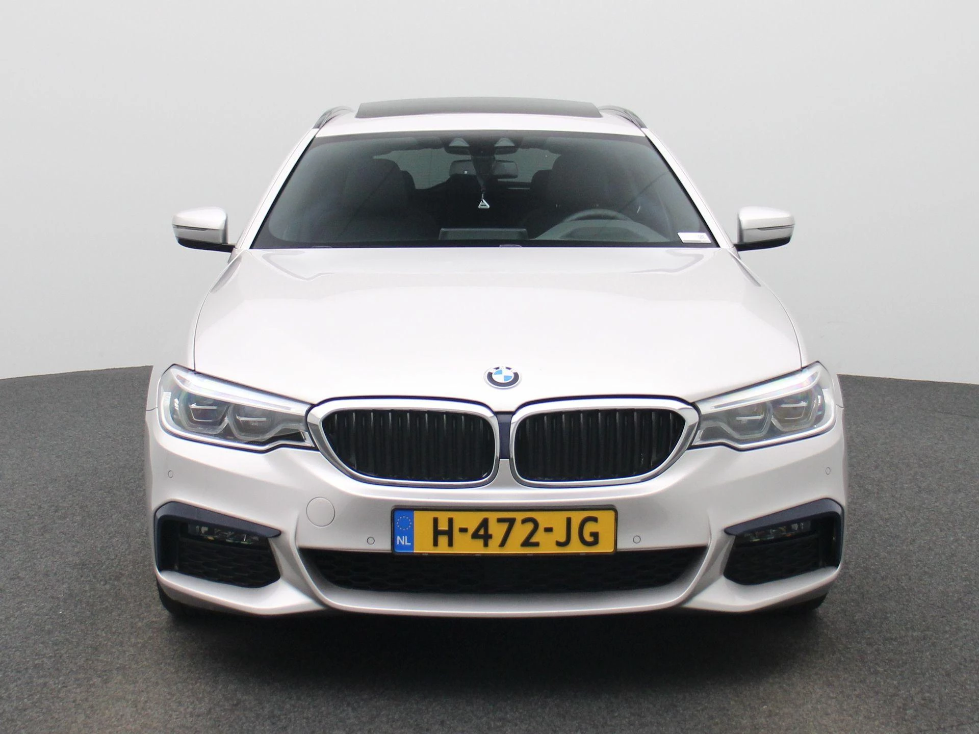 BMW 5-serie met kenteken 70100 – autofoto 4