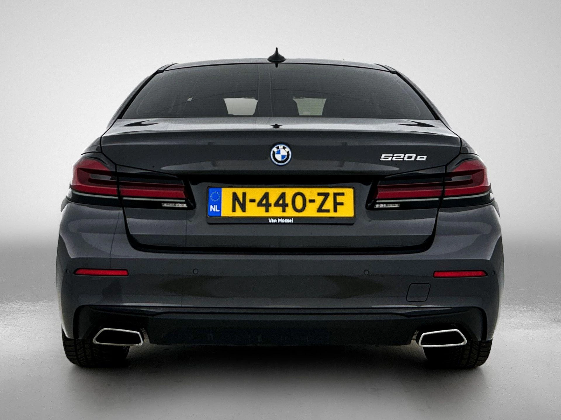 BMW 5-serie met kenteken 14100 – autofoto 4
