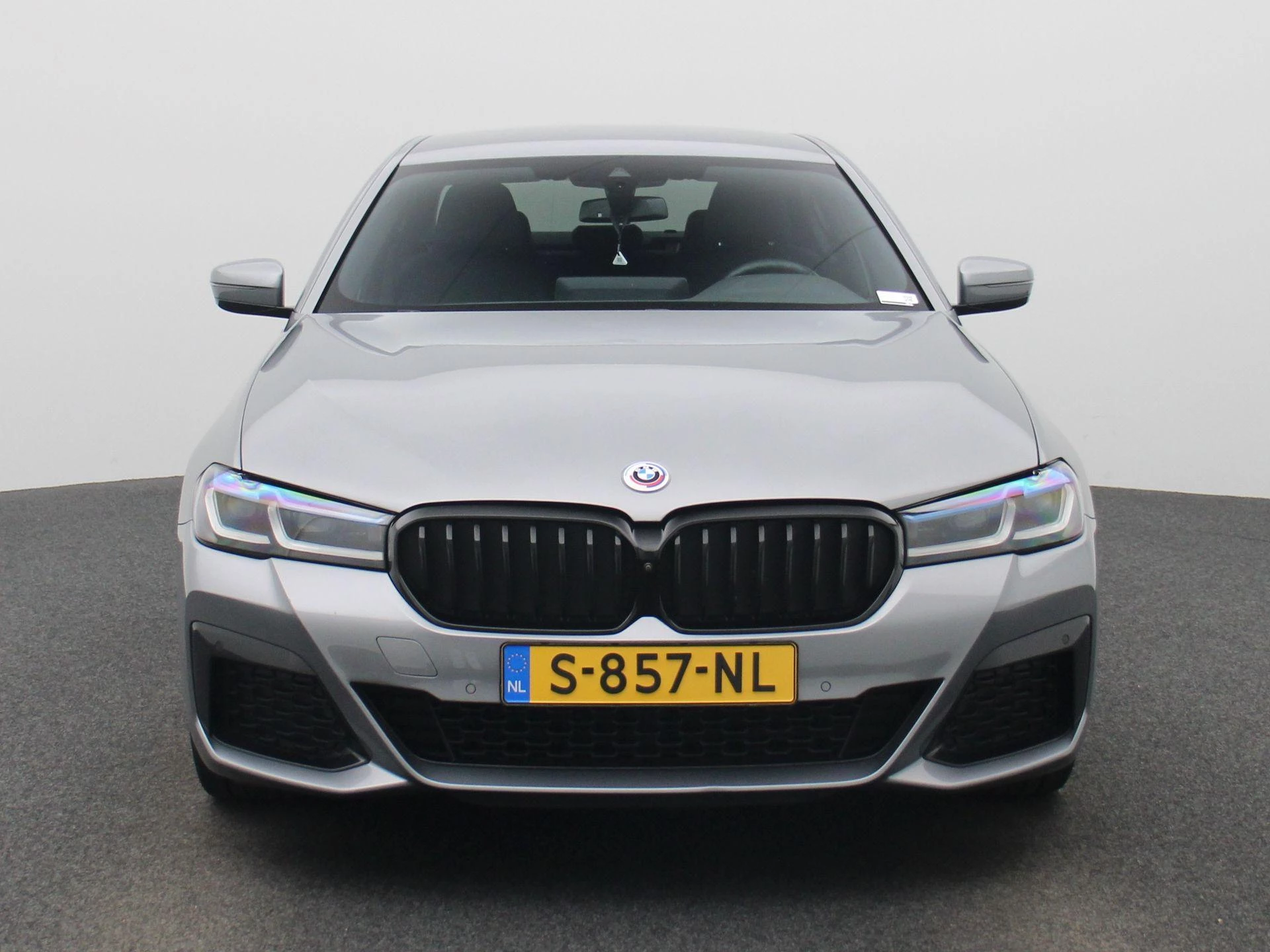 BMW 5-serie met kenteken 56 – autofoto 4