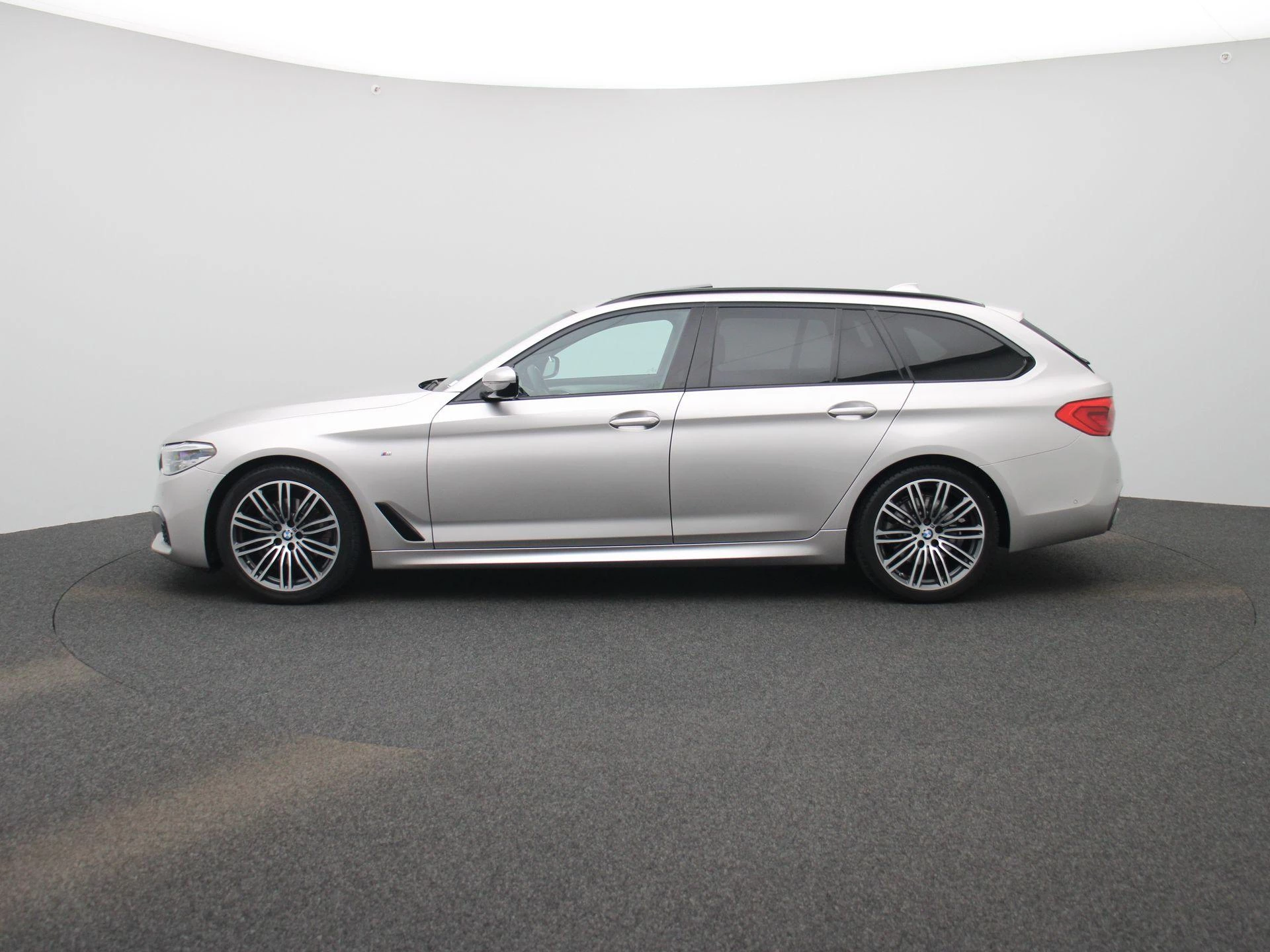 BMW 5-serie met kenteken 70100 – autofoto 5
